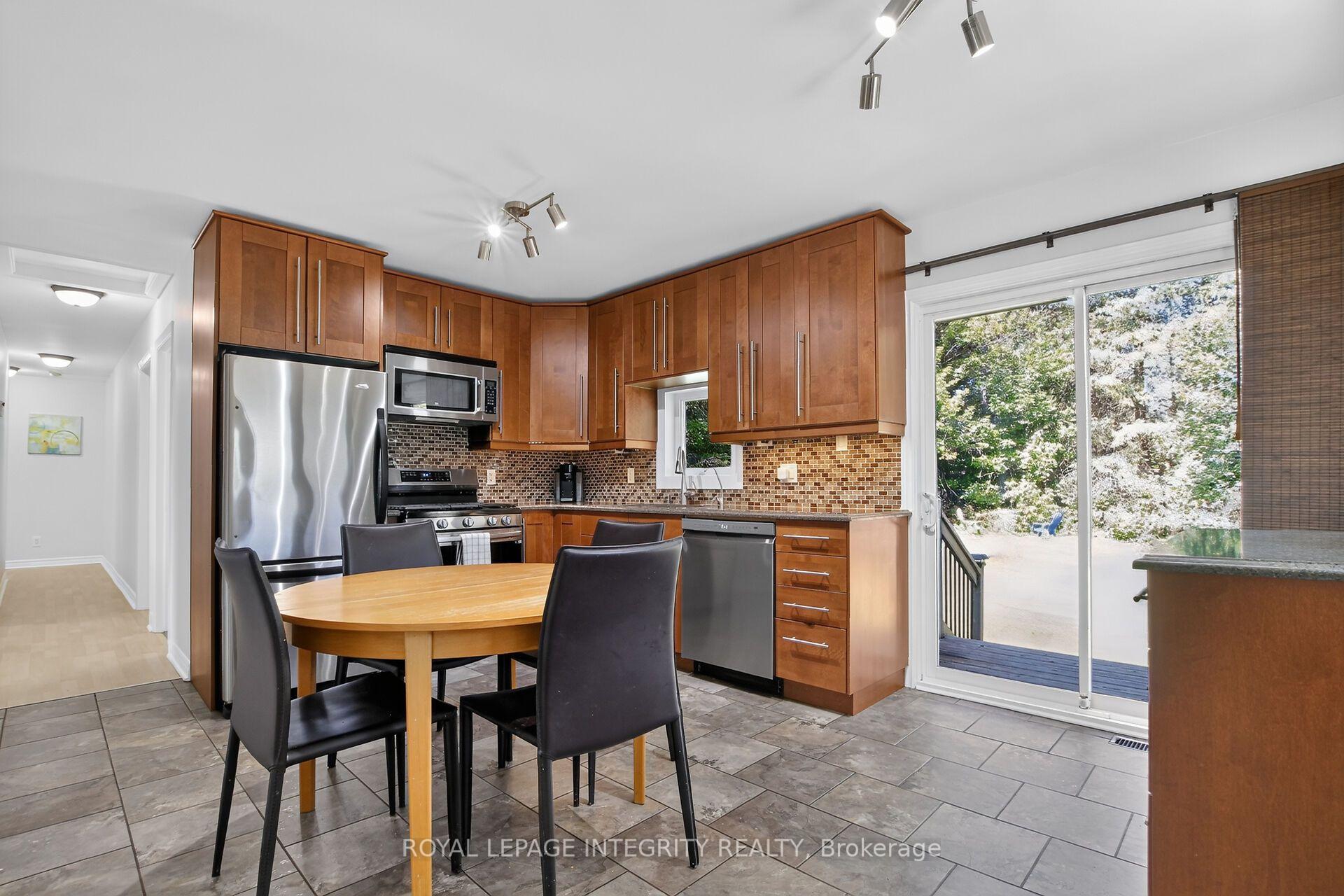 Photo 12 of 978 Meteor Avenue, Ottawa, Navan — HOMEH