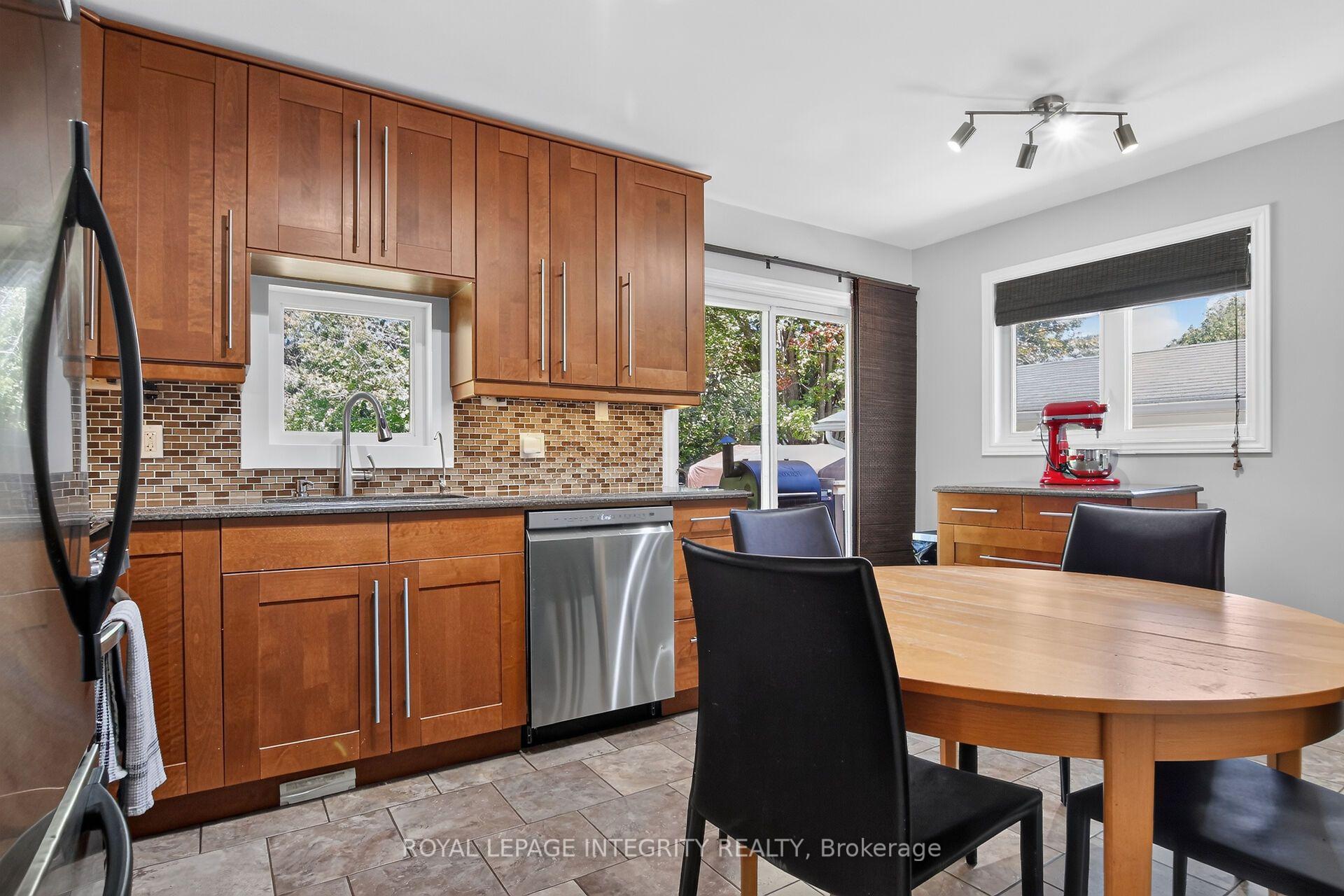 Photo 15 of 978 Meteor Avenue, Ottawa, Navan — HOMEH