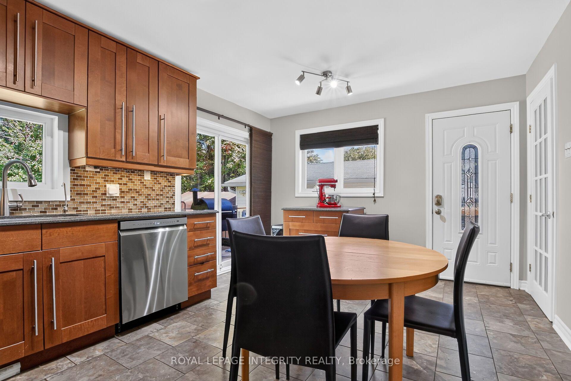 Photo 16 of 978 Meteor Avenue, Ottawa, Navan — HOMEH