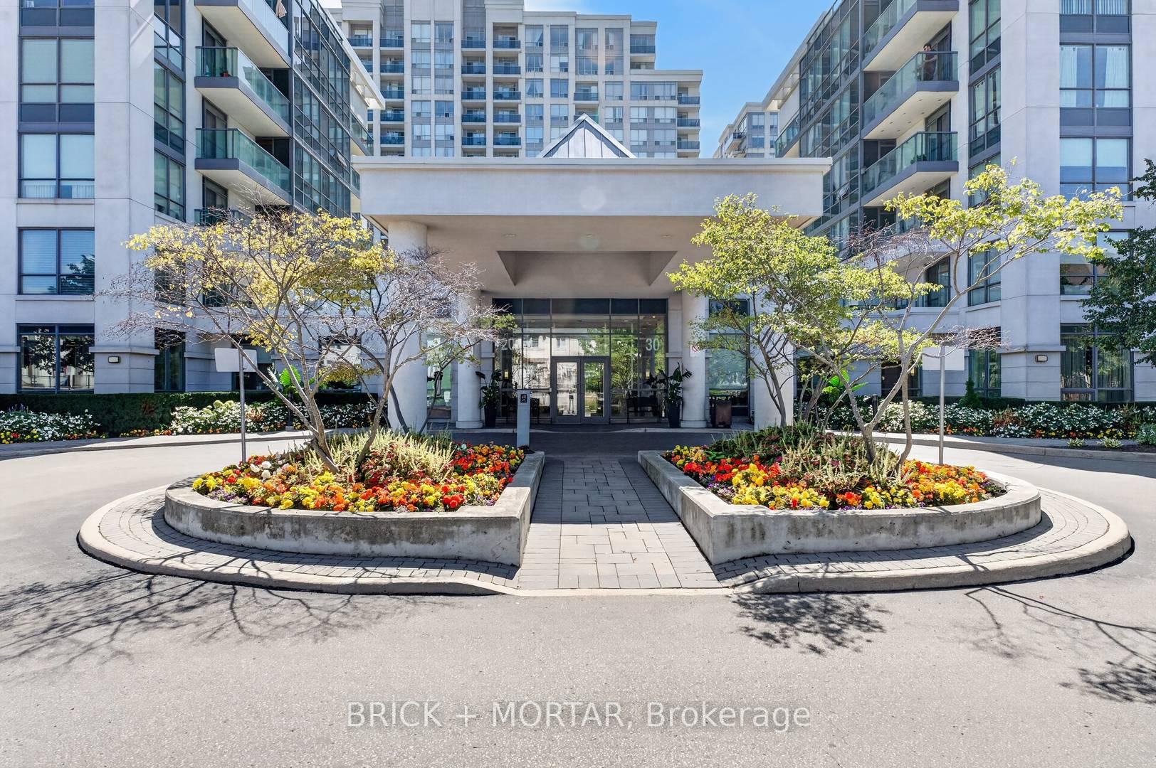 Photo 3 of Unit 110, 20 North Park Road, Vaughan, Beverley Glen — HOMEH
