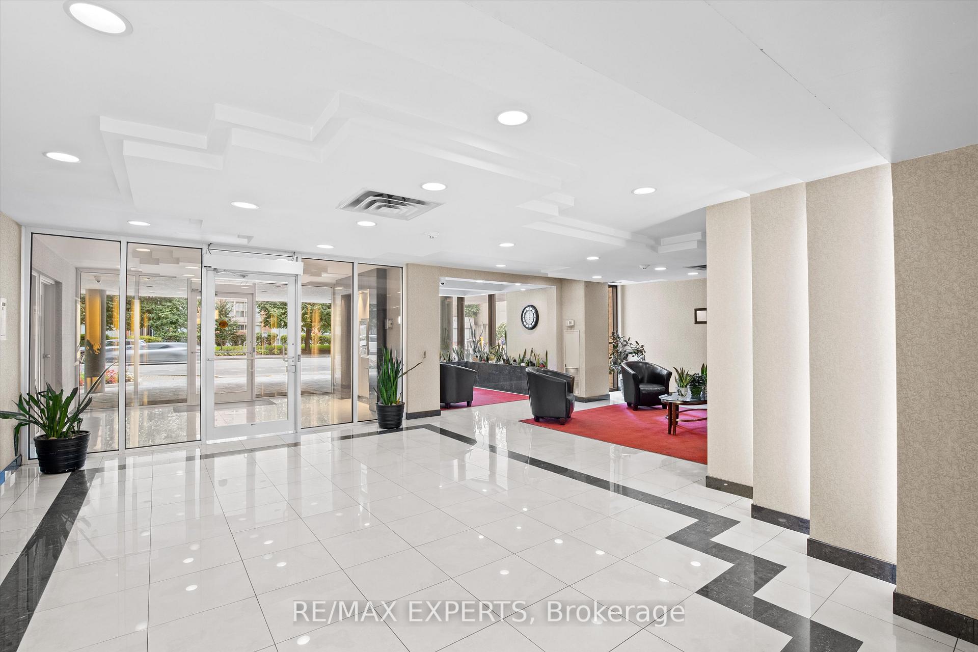 Photo 3 of Unit 610, 300 Webb Drive, Mississauga, City Centre — HOMEH