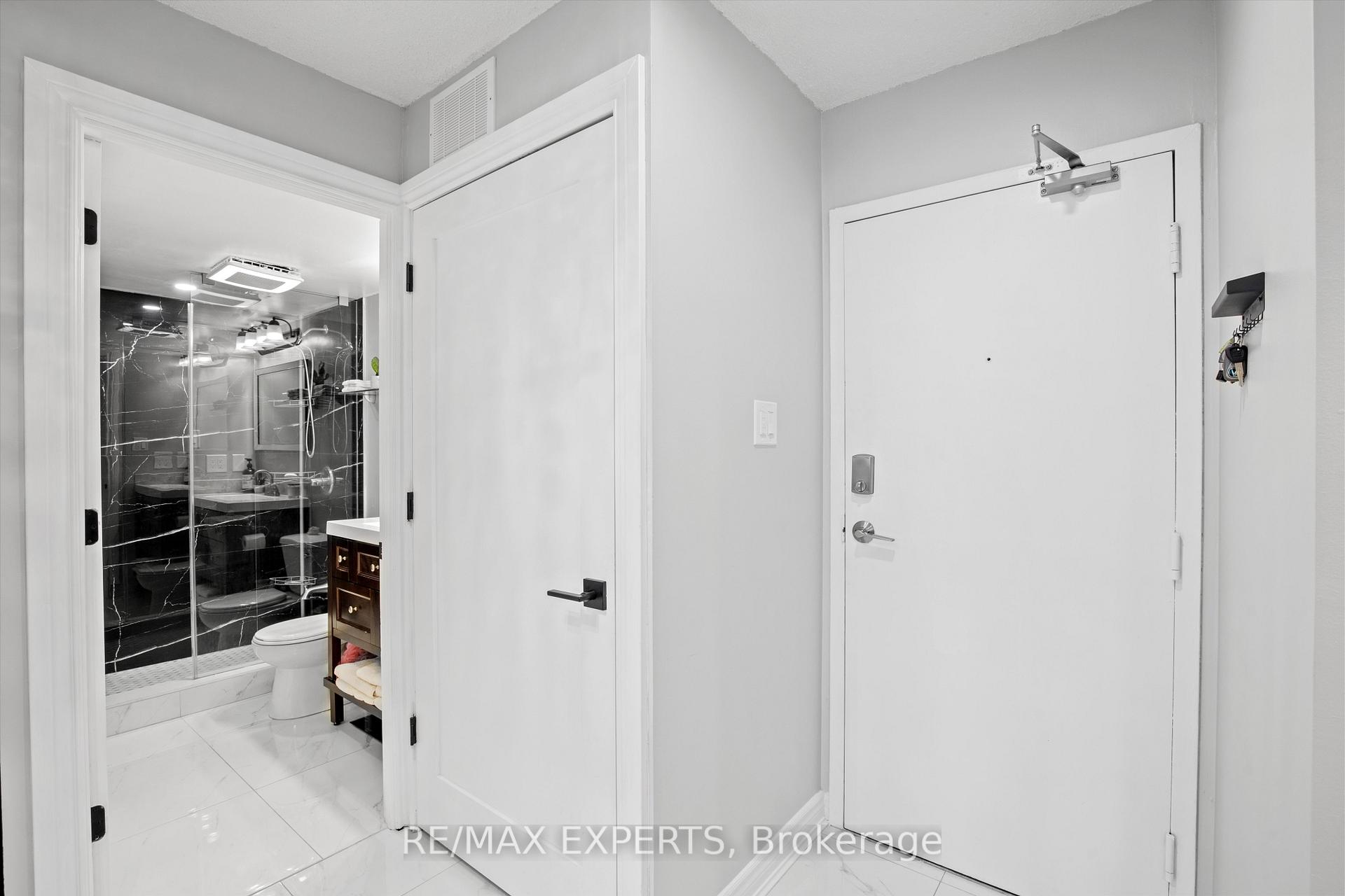 Photo 4 of Unit 610, 300 Webb Drive, Mississauga, City Centre — HOMEH