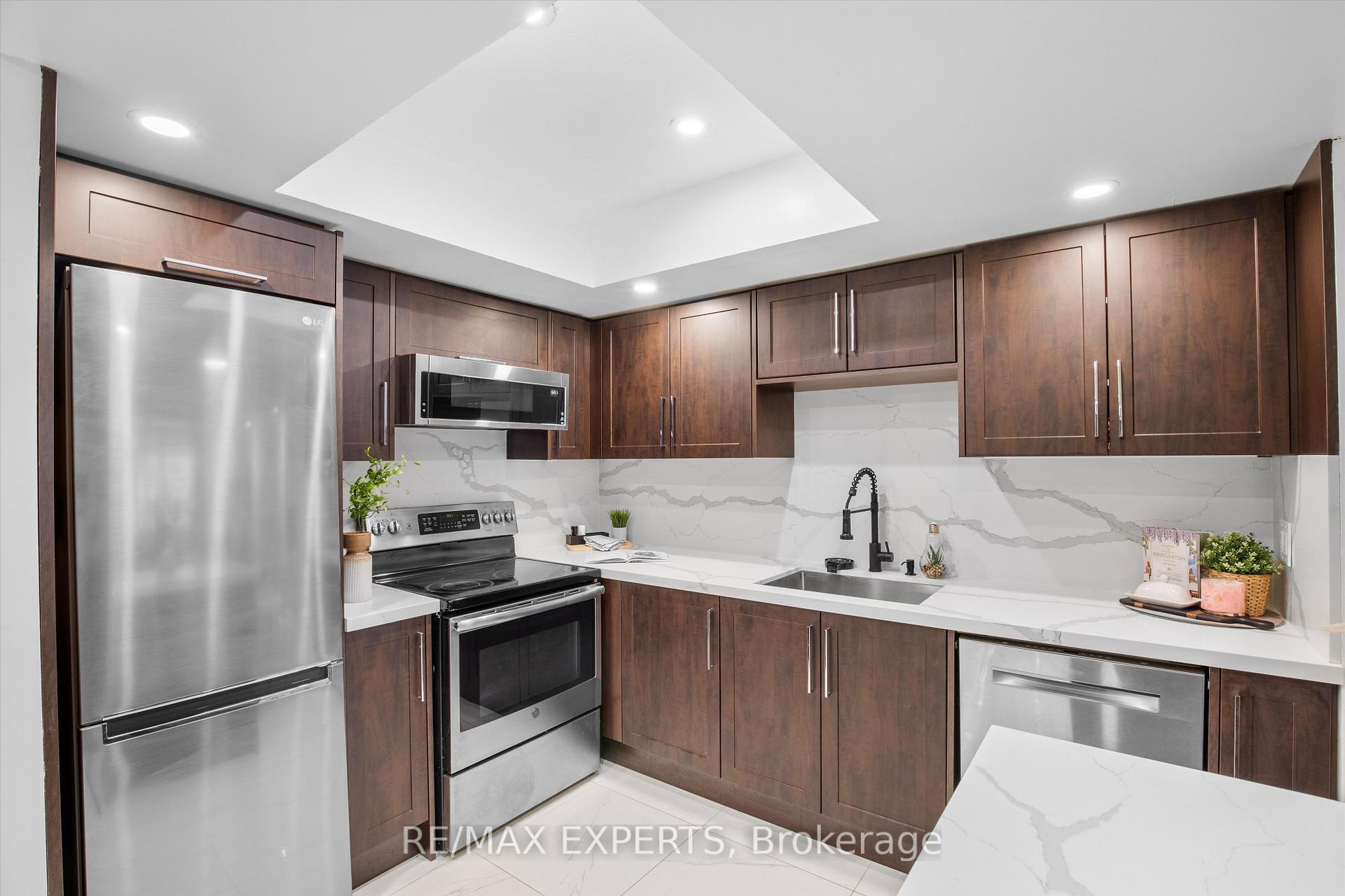 Photo 5 of Unit 610, 300 Webb Drive, Mississauga, City Centre — HOMEH