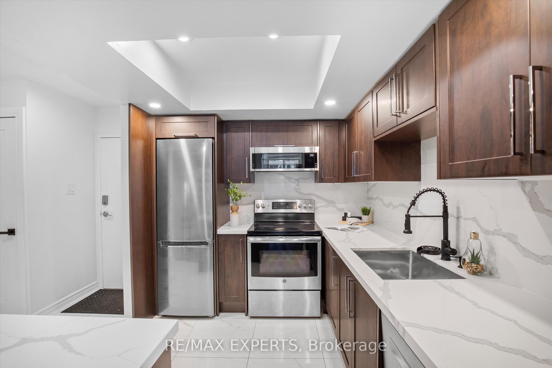 Photo 6 of Unit 610, 300 Webb Drive, Mississauga, City Centre — HOMEH