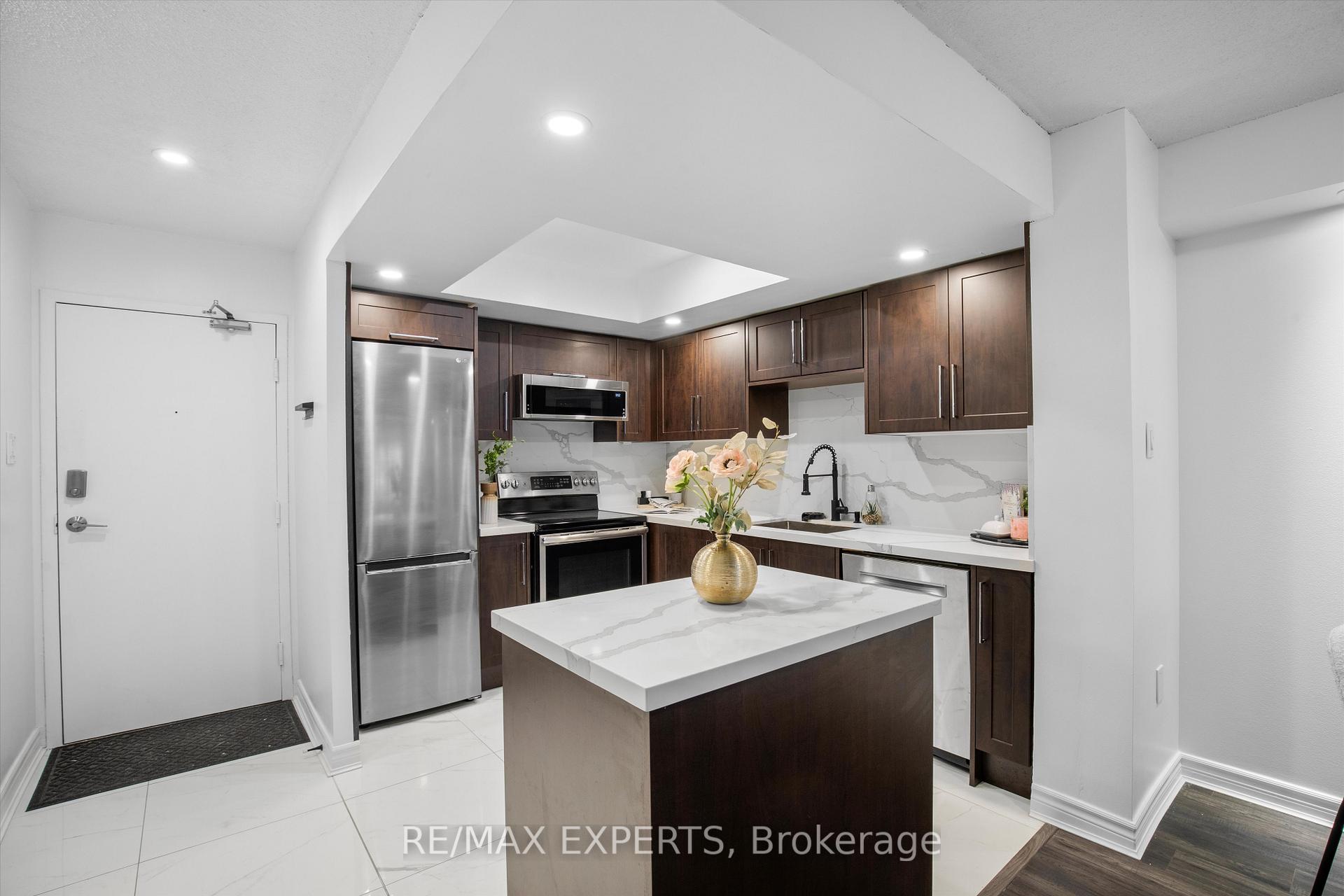 Photo 8 of Unit 610, 300 Webb Drive, Mississauga, City Centre — HOMEH