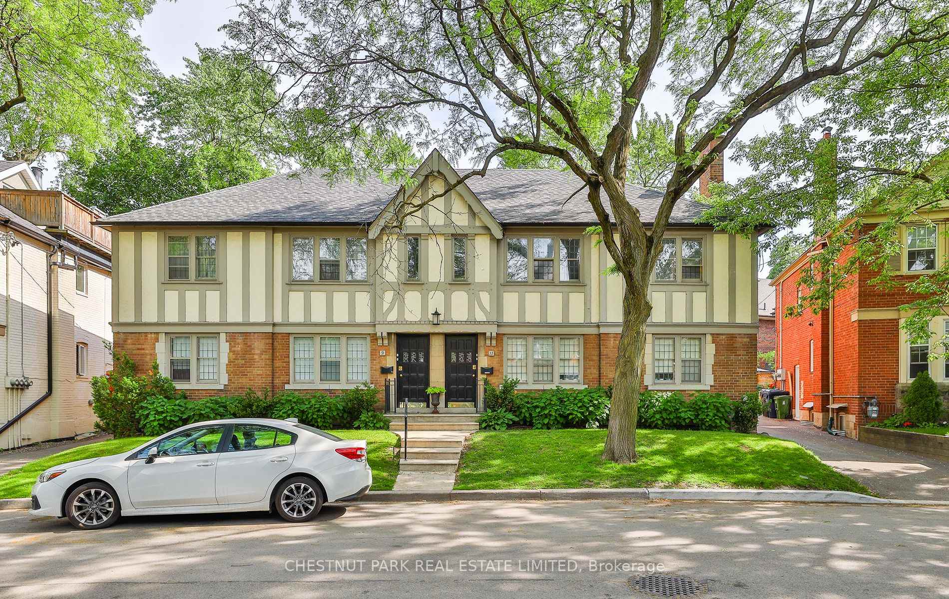 Photo 2 of Unit Upper, 11 Oriole Crescent, Toronto, Yonge-St. Clair — HOMEH