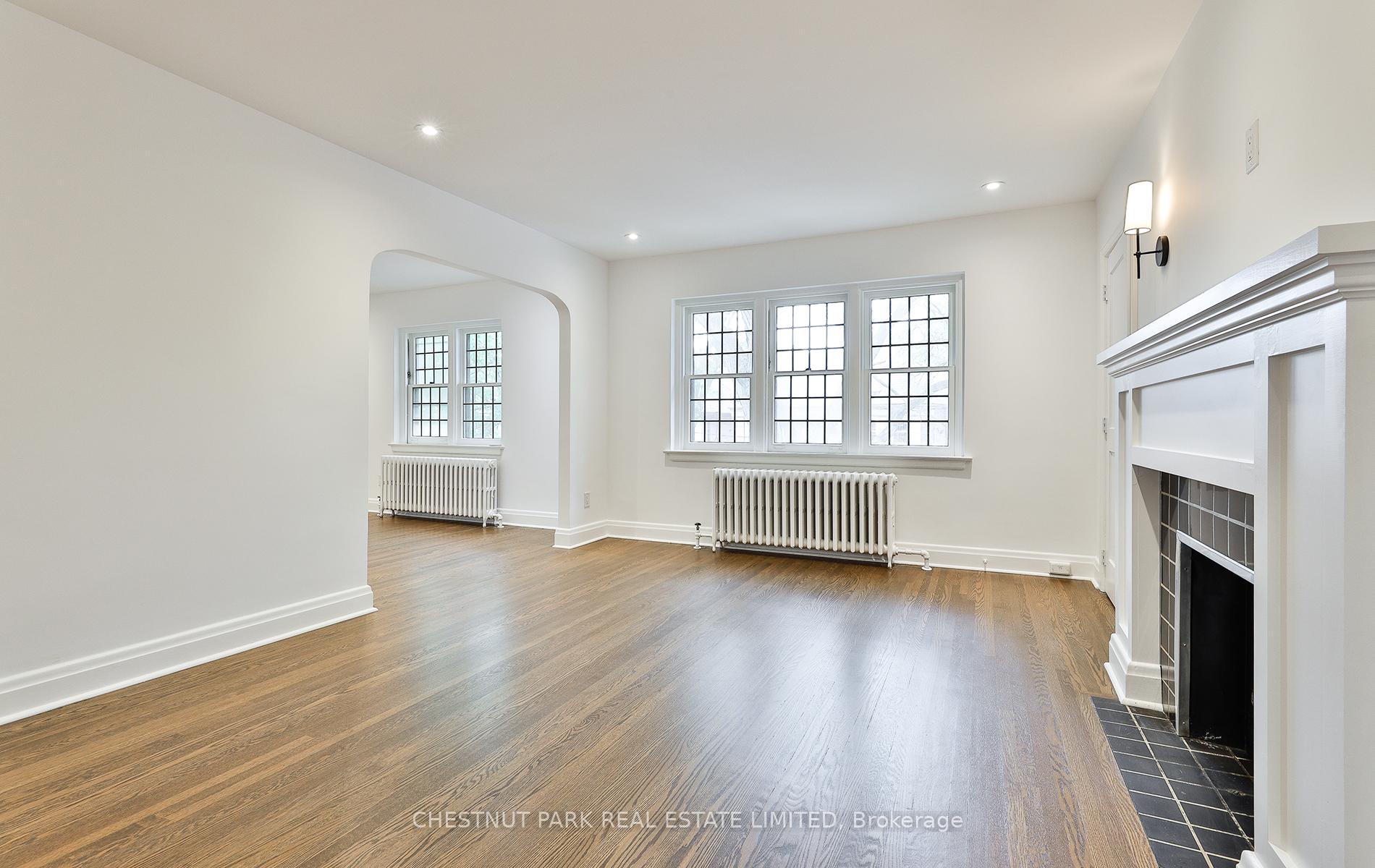 Photo 3 of Unit Upper, 11 Oriole Crescent, Toronto, Yonge-St. Clair — HOMEH