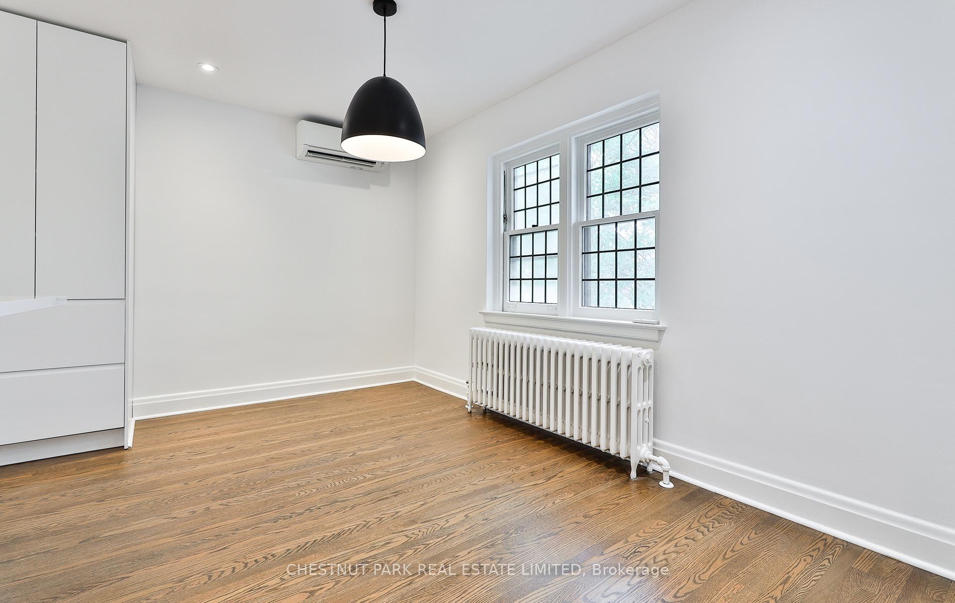 Photo 7 of Unit Upper, 11 Oriole Crescent, Toronto, Yonge-St. Clair — HOMEH