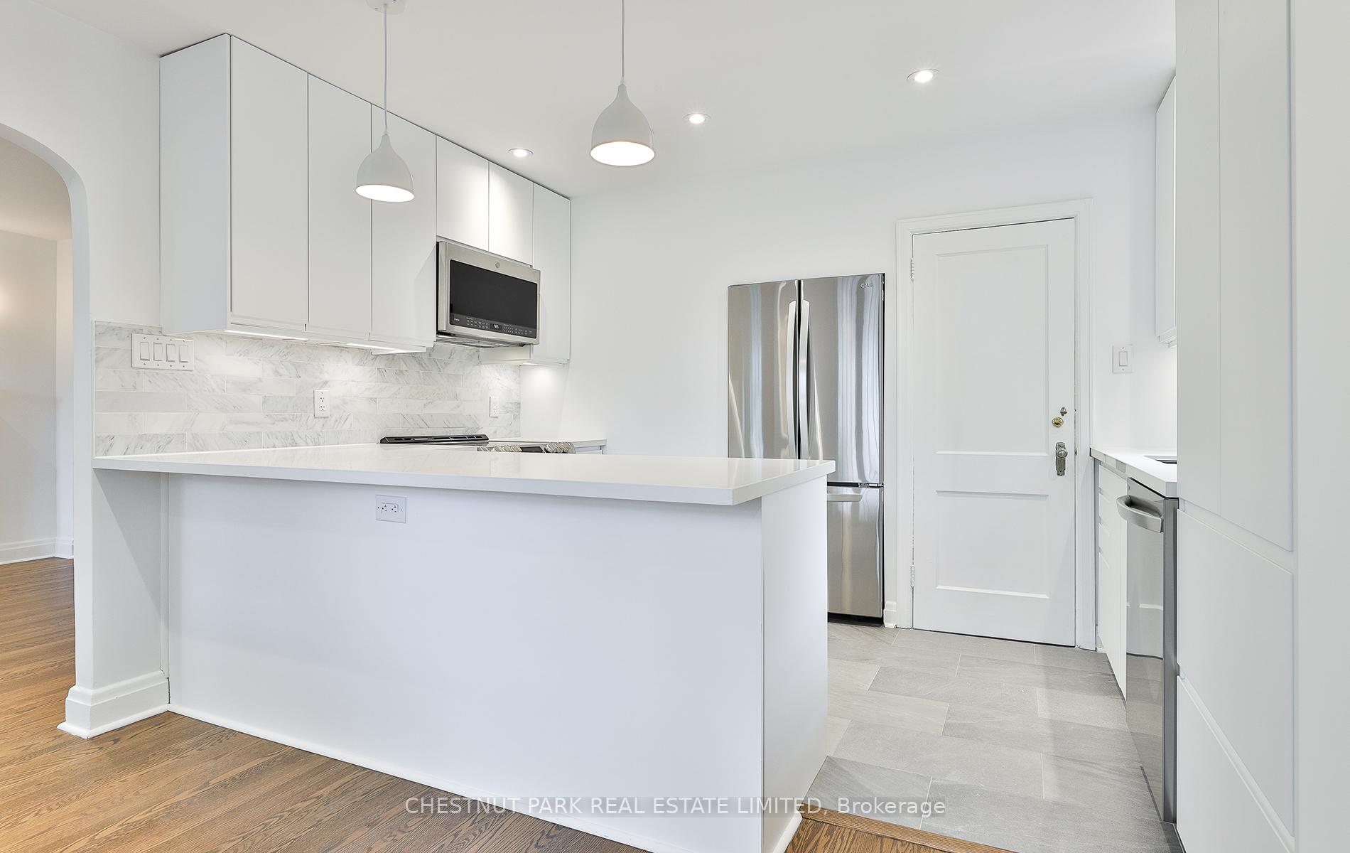 Photo 9 of Unit Upper, 11 Oriole Crescent, Toronto, Yonge-St. Clair — HOMEH