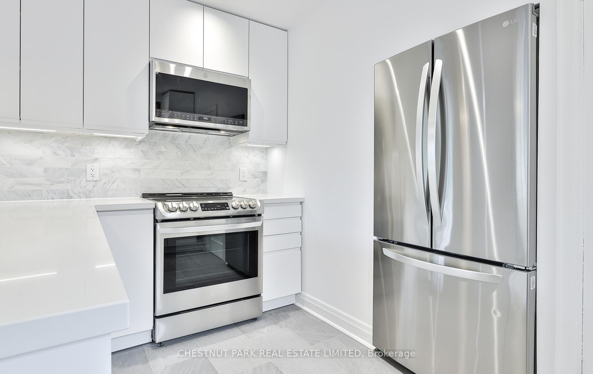Photo 10 of Unit Upper, 11 Oriole Crescent, Toronto, Yonge-St. Clair — HOMEH
