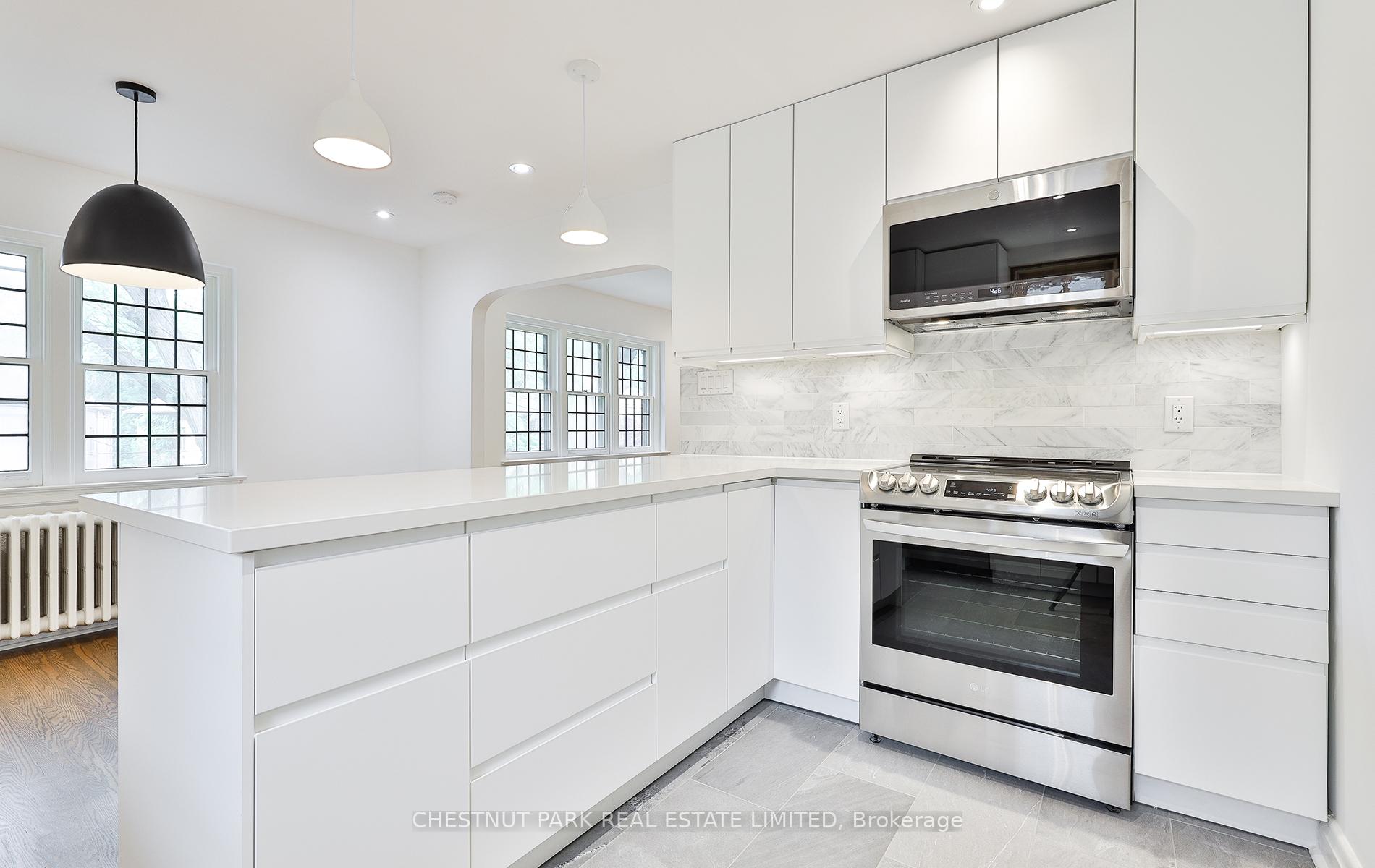 Photo 11 of Unit Upper, 11 Oriole Crescent, Toronto, Yonge-St. Clair — HOMEH