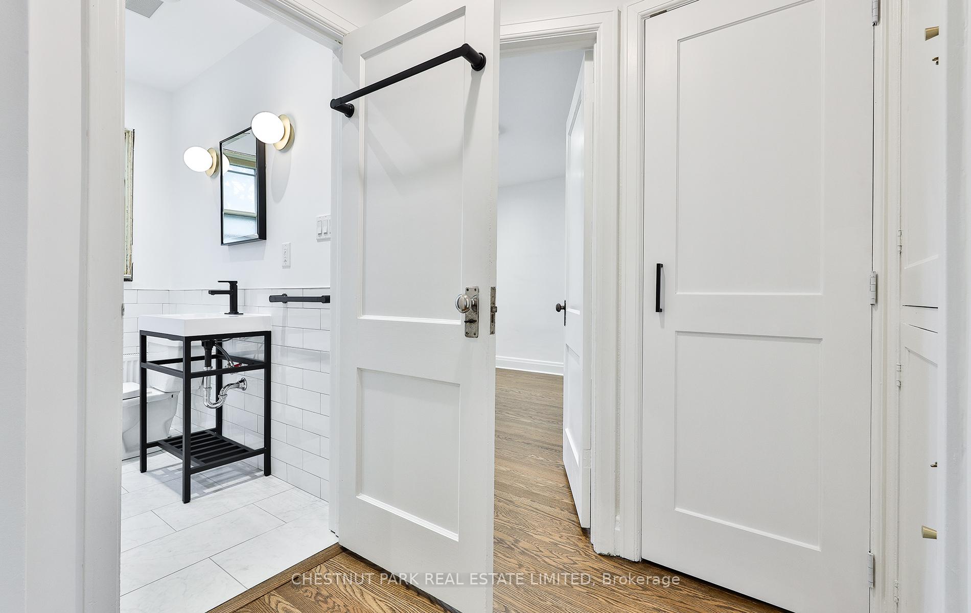 Photo 15 of Unit Upper, 11 Oriole Crescent, Toronto, Yonge-St. Clair — HOMEH
