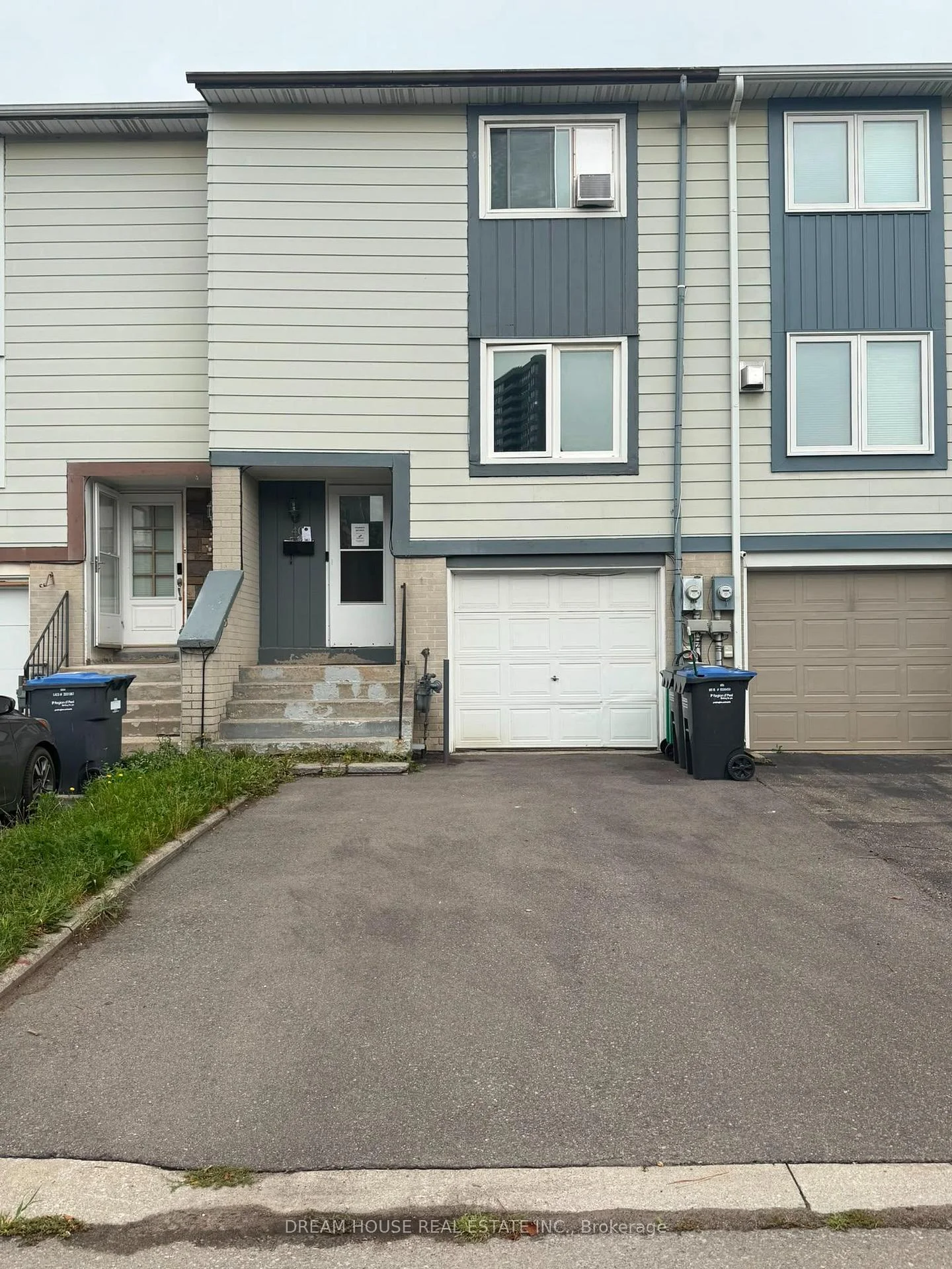 Photo of 40 Hoskins Square