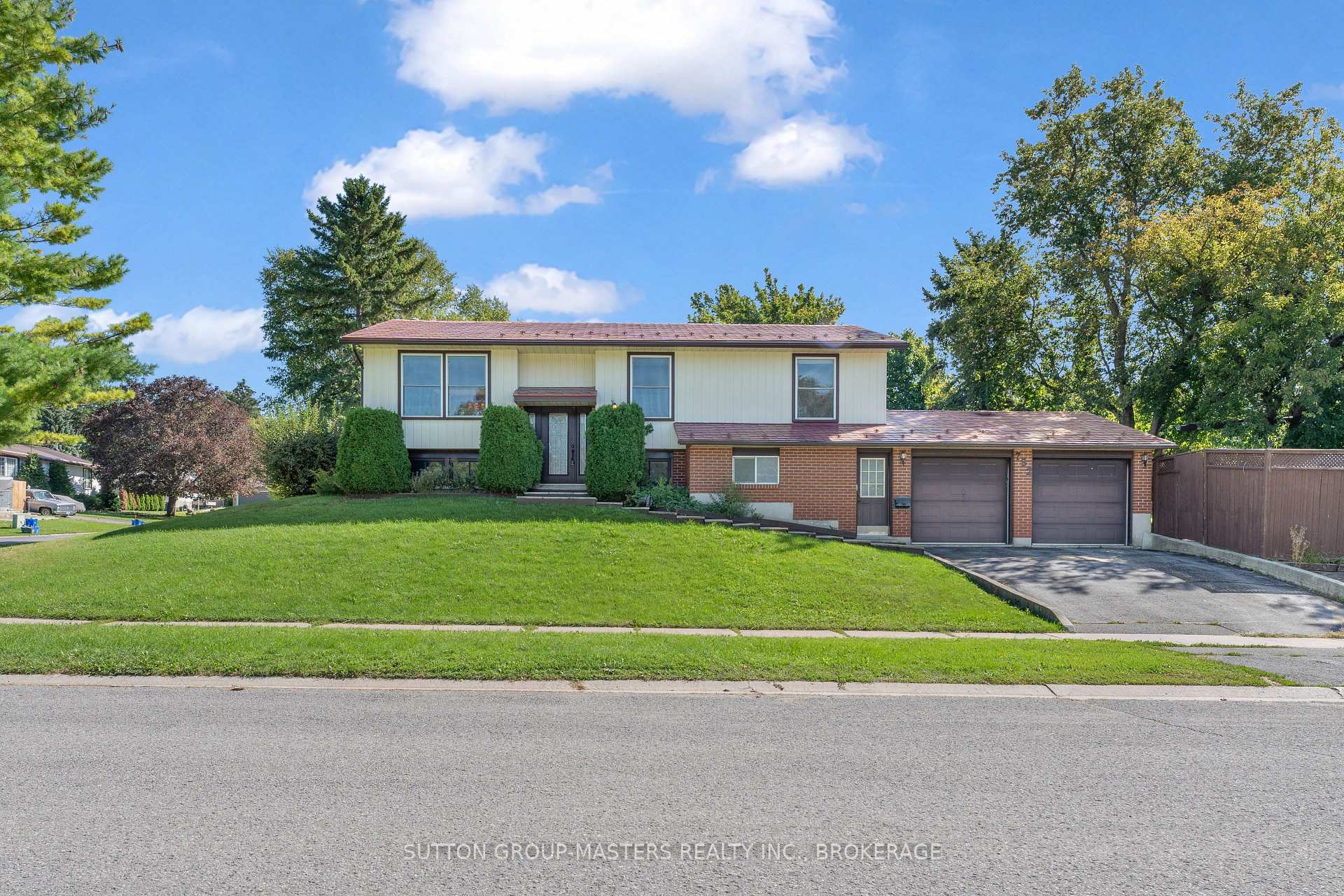 Photo 1 of 752 High Gate Park Drive, Kingston, South of Taylor-Kidd Blvd — HOMEH