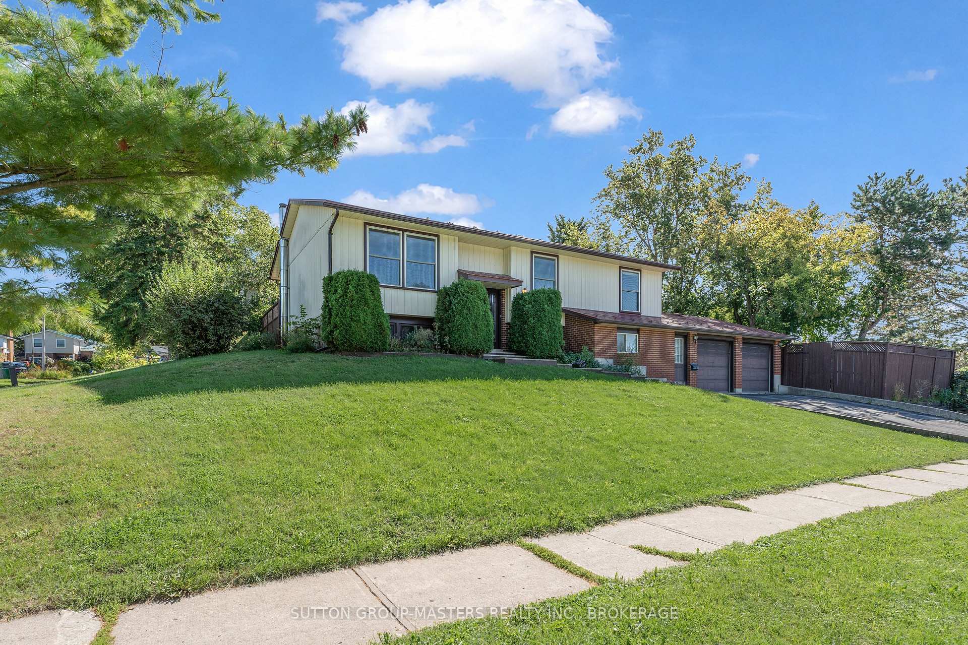 Photo 2 of 752 High Gate Park Drive, Kingston, South of Taylor-Kidd Blvd — HOMEH