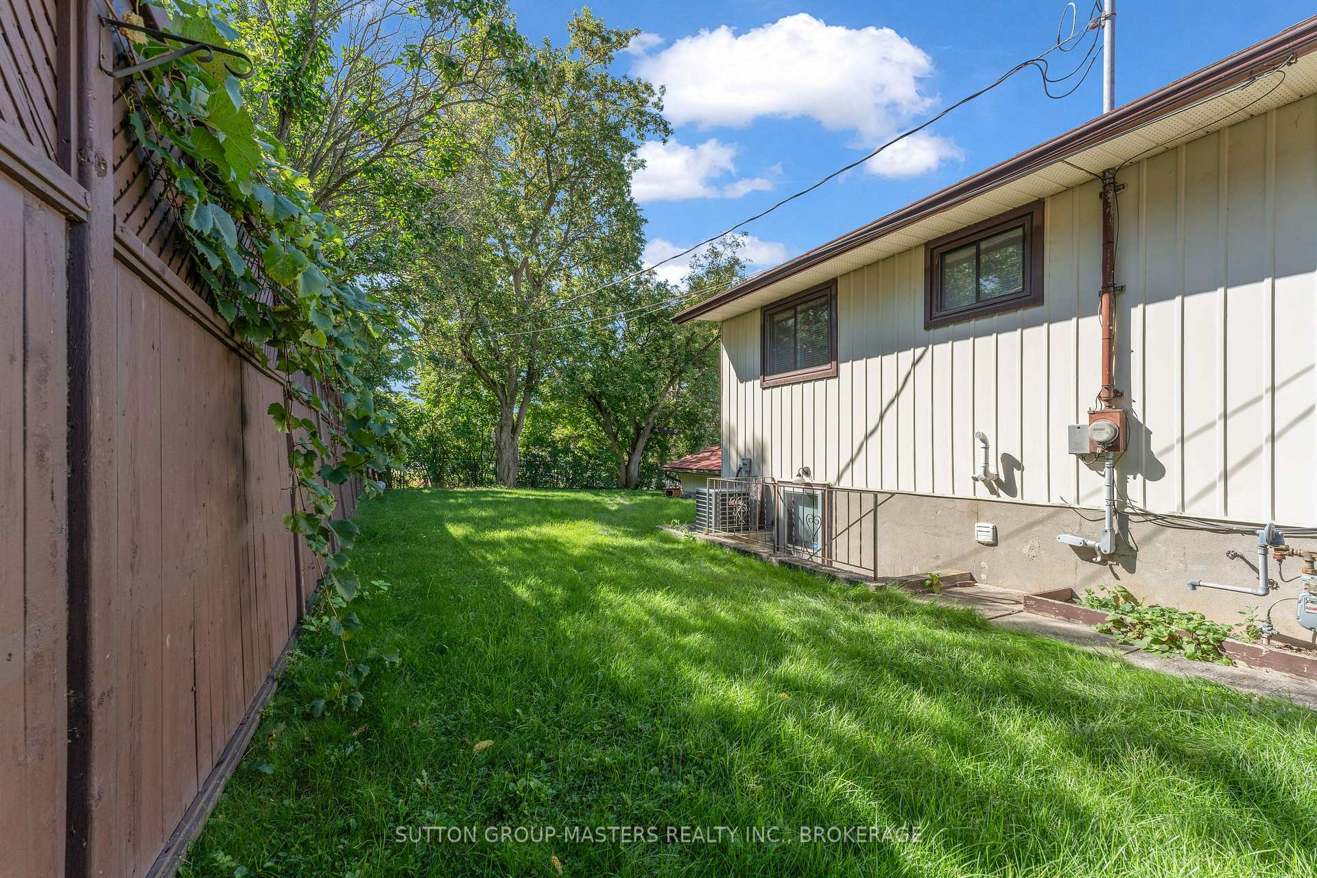Photo 35 of 752 High Gate Park Drive, Kingston, South of Taylor-Kidd Blvd — HOMEH