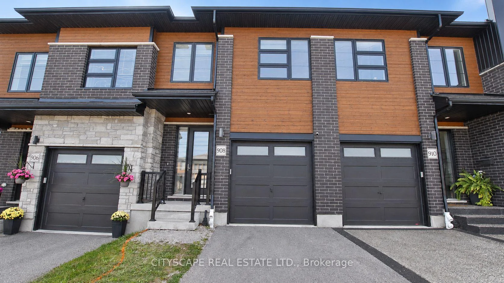 Photo 1 of 908 Robert Ferrie Drive, Kitchener, Doon South — HOMEH