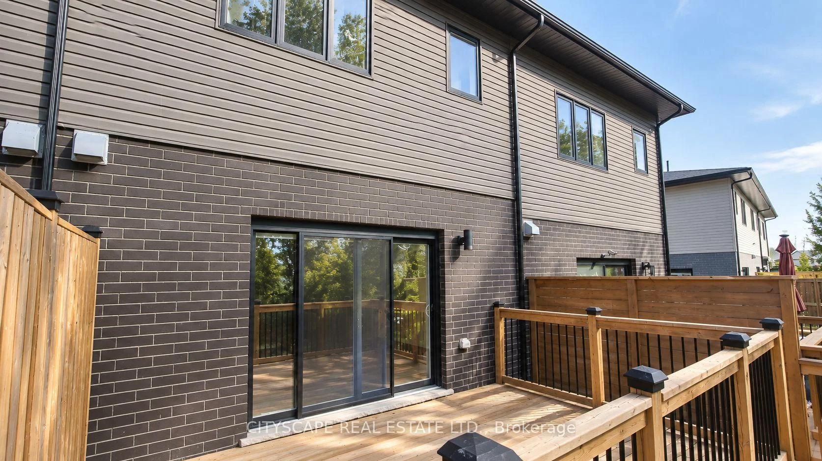 Photo 33 of 908 Robert Ferrie Drive, Kitchener, Doon South — HOMEH