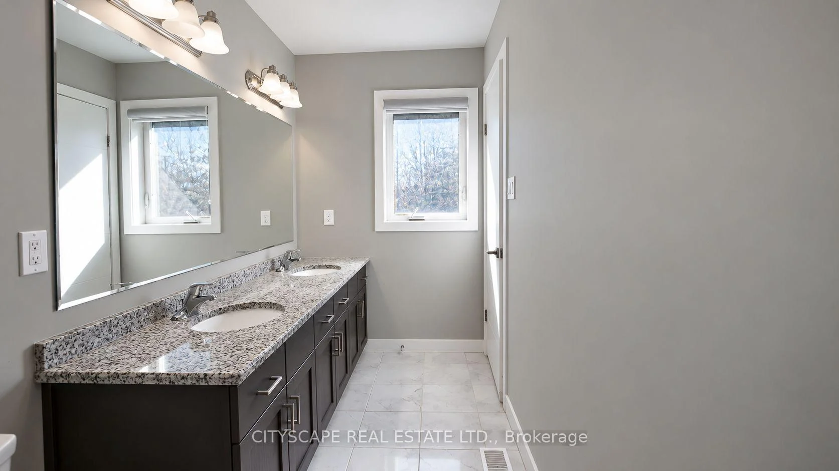Photo 75 of 908 Robert Ferrie Drive, Kitchener, Doon South — HOMEH