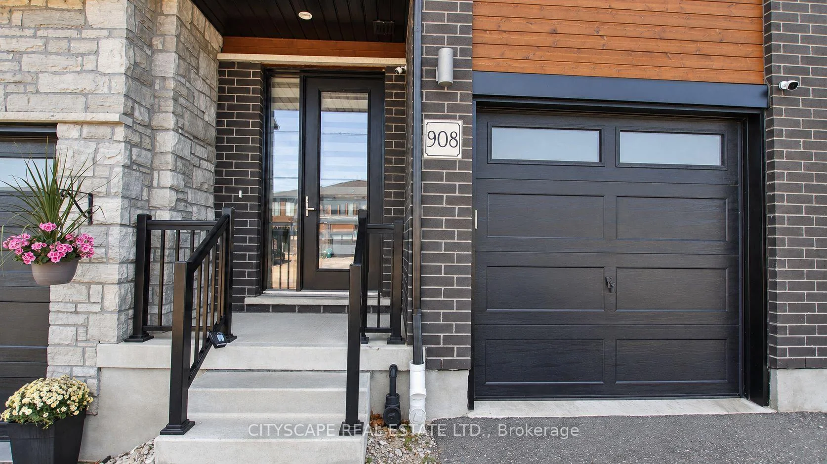 Photo 82 of 908 Robert Ferrie Drive, Kitchener, Doon South — HOMEH