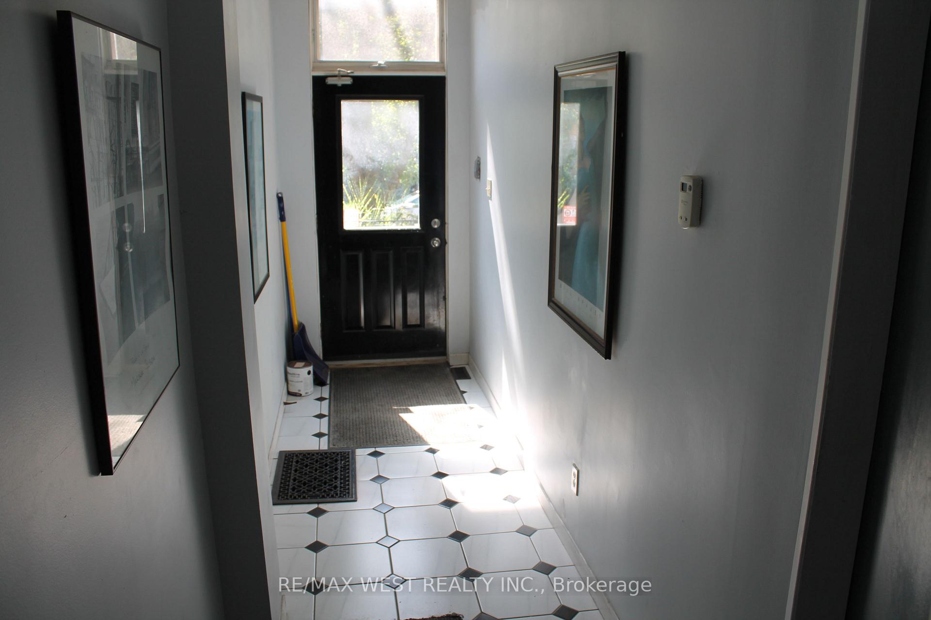 Photo 5 of Unit 3rd Floor, 78 Wright Avenue, Toronto, Roncesvalles — HOMEH