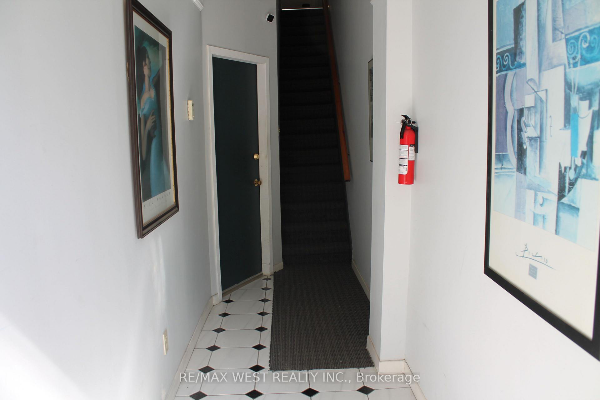 Photo 6 of Unit 3rd Floor, 78 Wright Avenue, Toronto, Roncesvalles — HOMEH