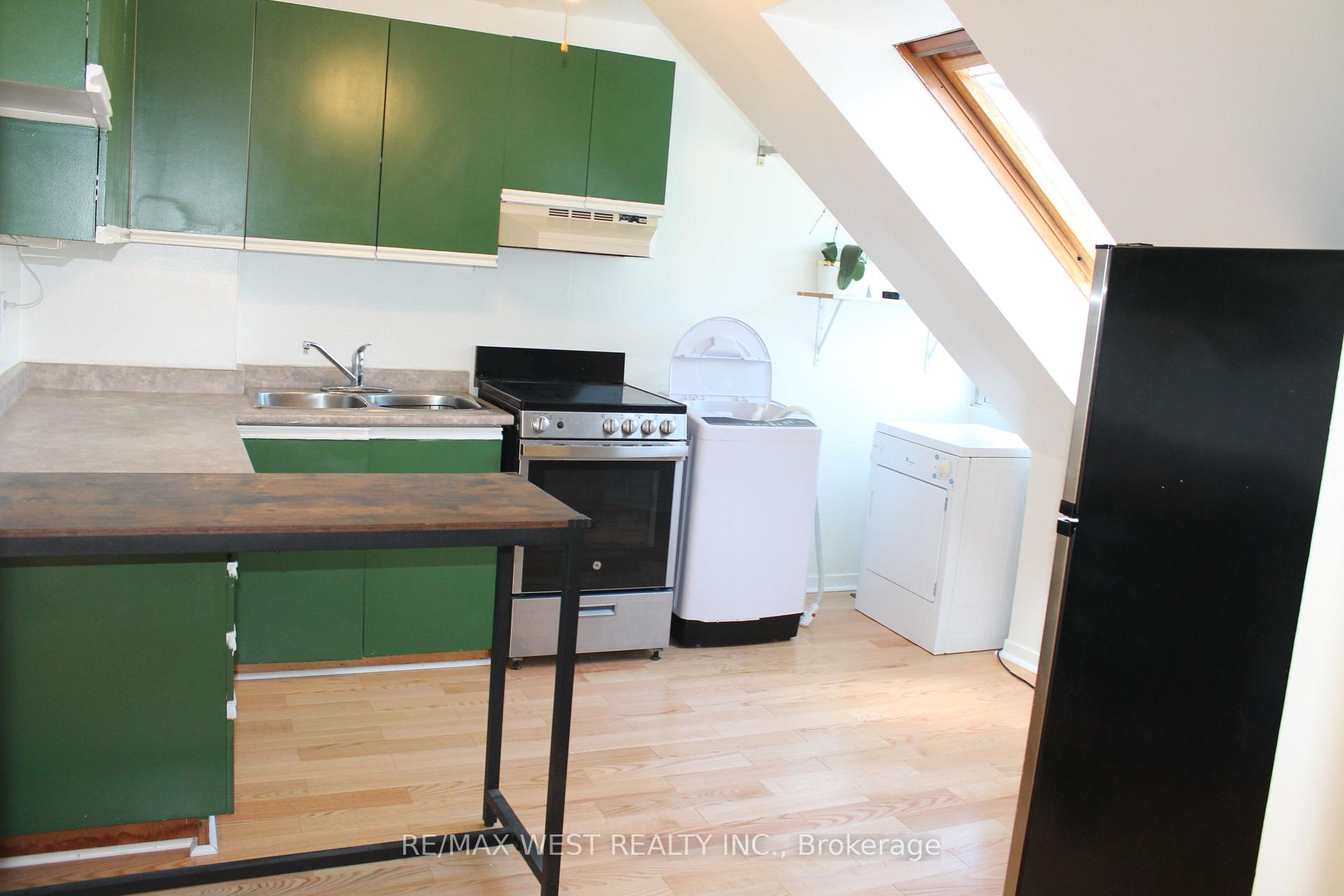 Photo 10 of Unit 3rd Floor, 78 Wright Avenue, Toronto, Roncesvalles — HOMEH