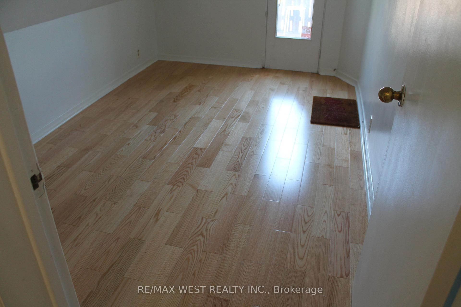 Photo 14 of Unit 3rd Floor, 78 Wright Avenue, Toronto, Roncesvalles — HOMEH