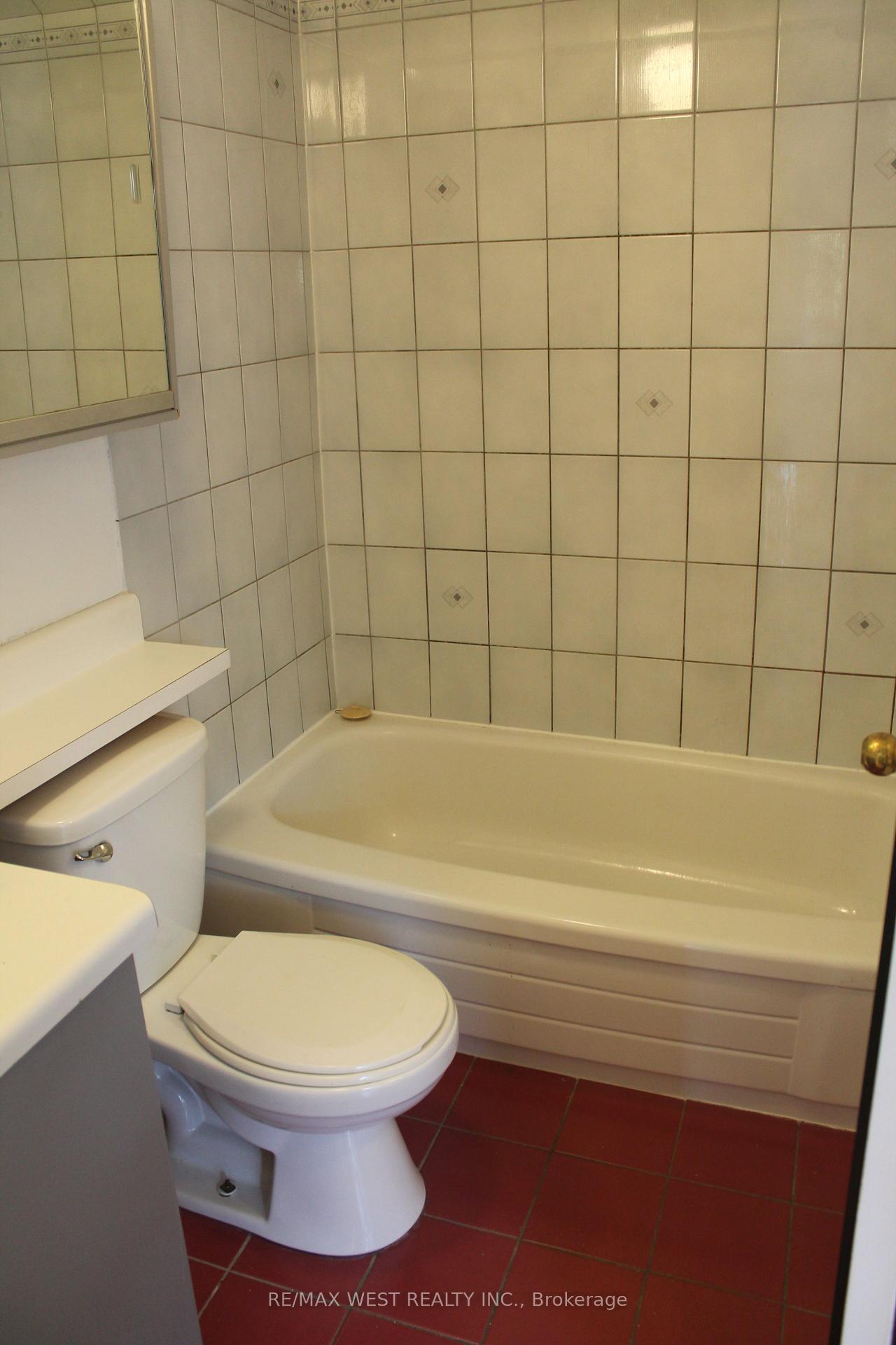 Photo 21 of Unit 3rd Floor, 78 Wright Avenue, Toronto, Roncesvalles — HOMEH