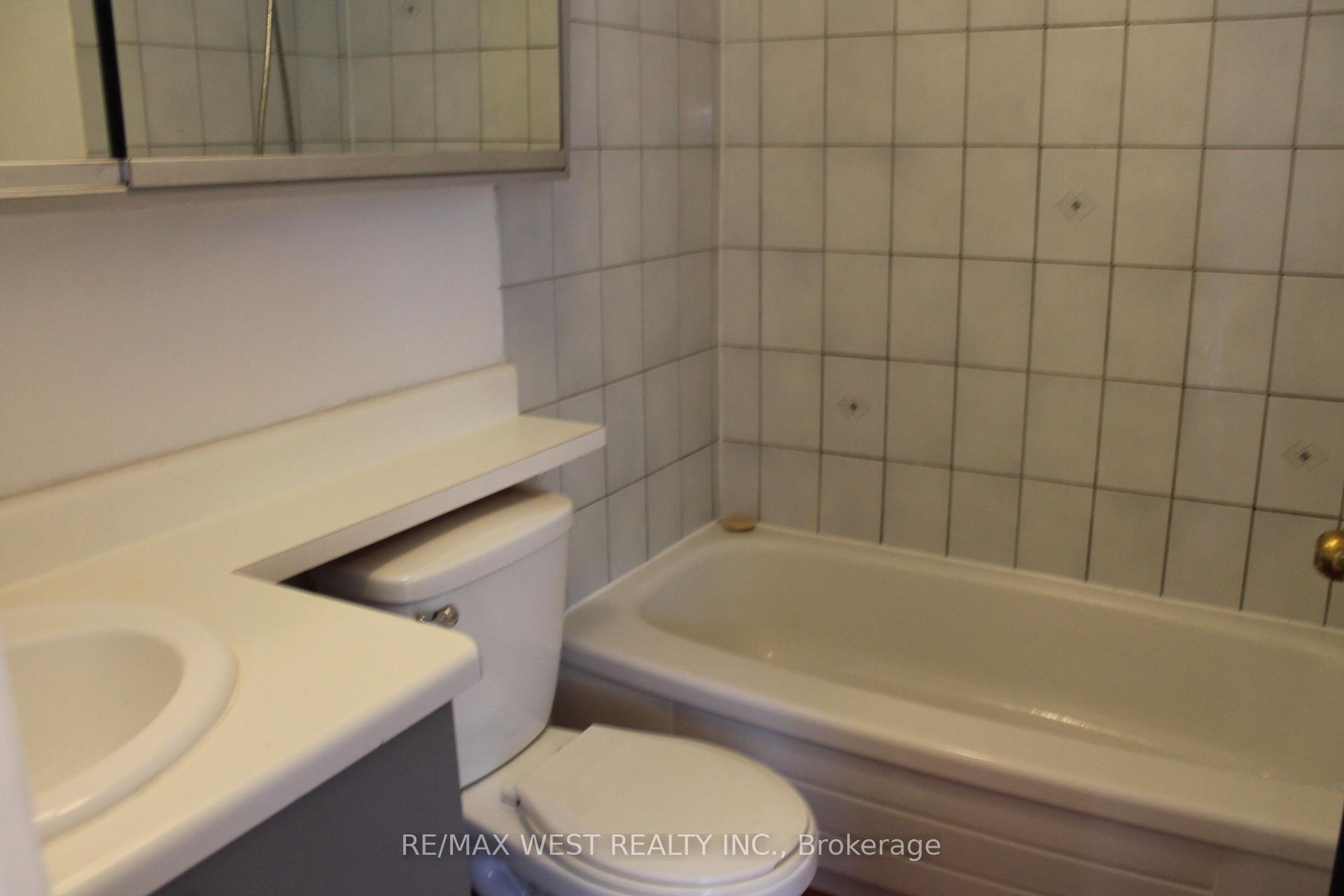 Photo 22 of Unit 3rd Floor, 78 Wright Avenue, Toronto, Roncesvalles — HOMEH