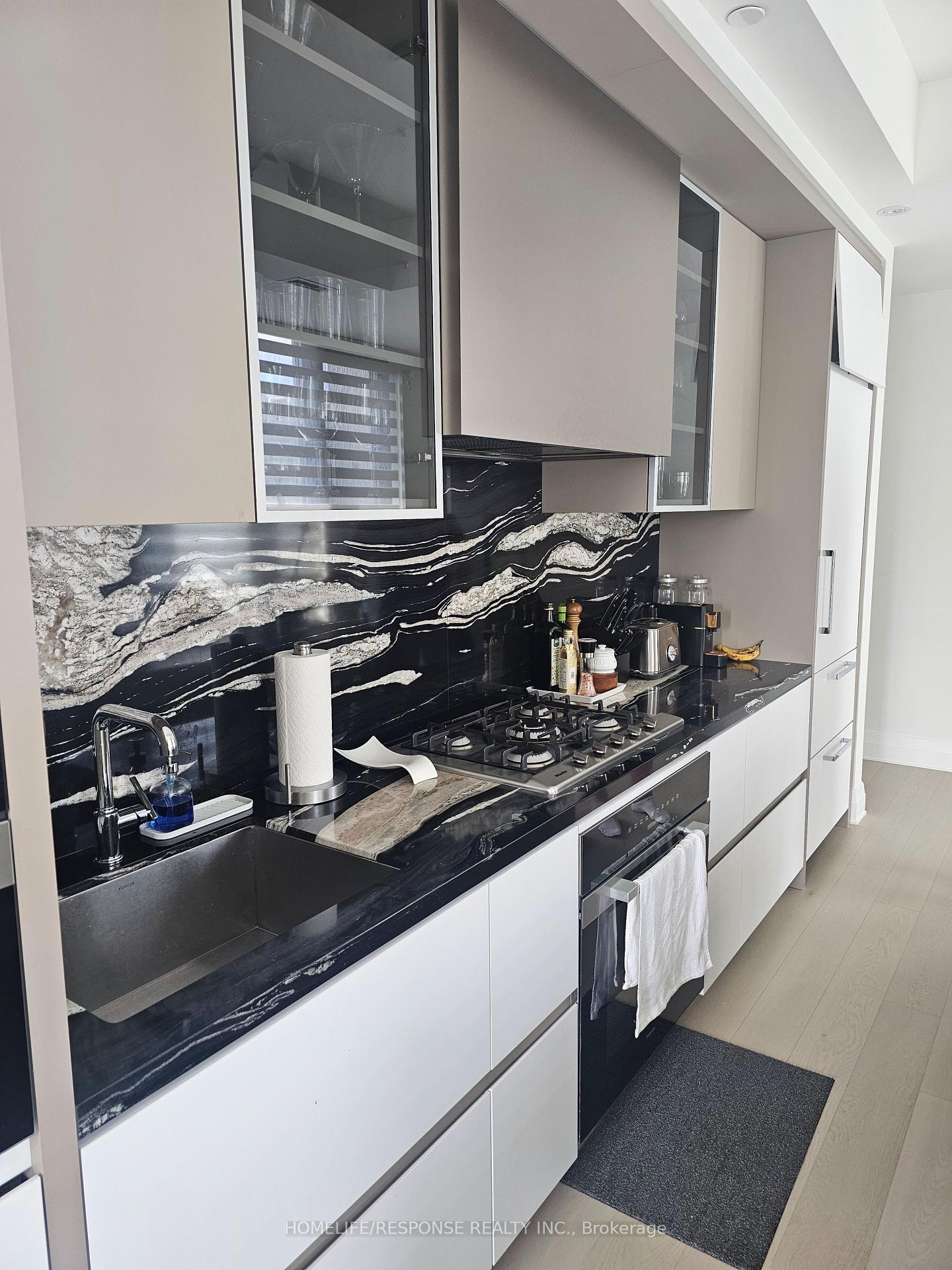 Photo 6 of Unit 703, 2 Forest Hill Road, Toronto, Casa Loma — HOMEH