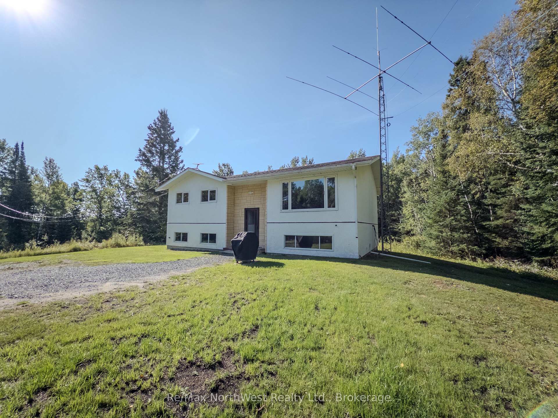 Photo 3 of 693 Carlton Road, Kenora, Redditt Road West — HOMEH