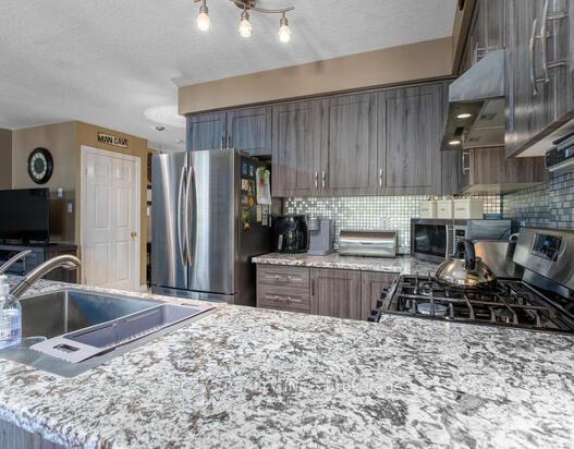 Photo 9 of 296 Millburn Boulevard, Centre Wellington, Fergus — HOMEH