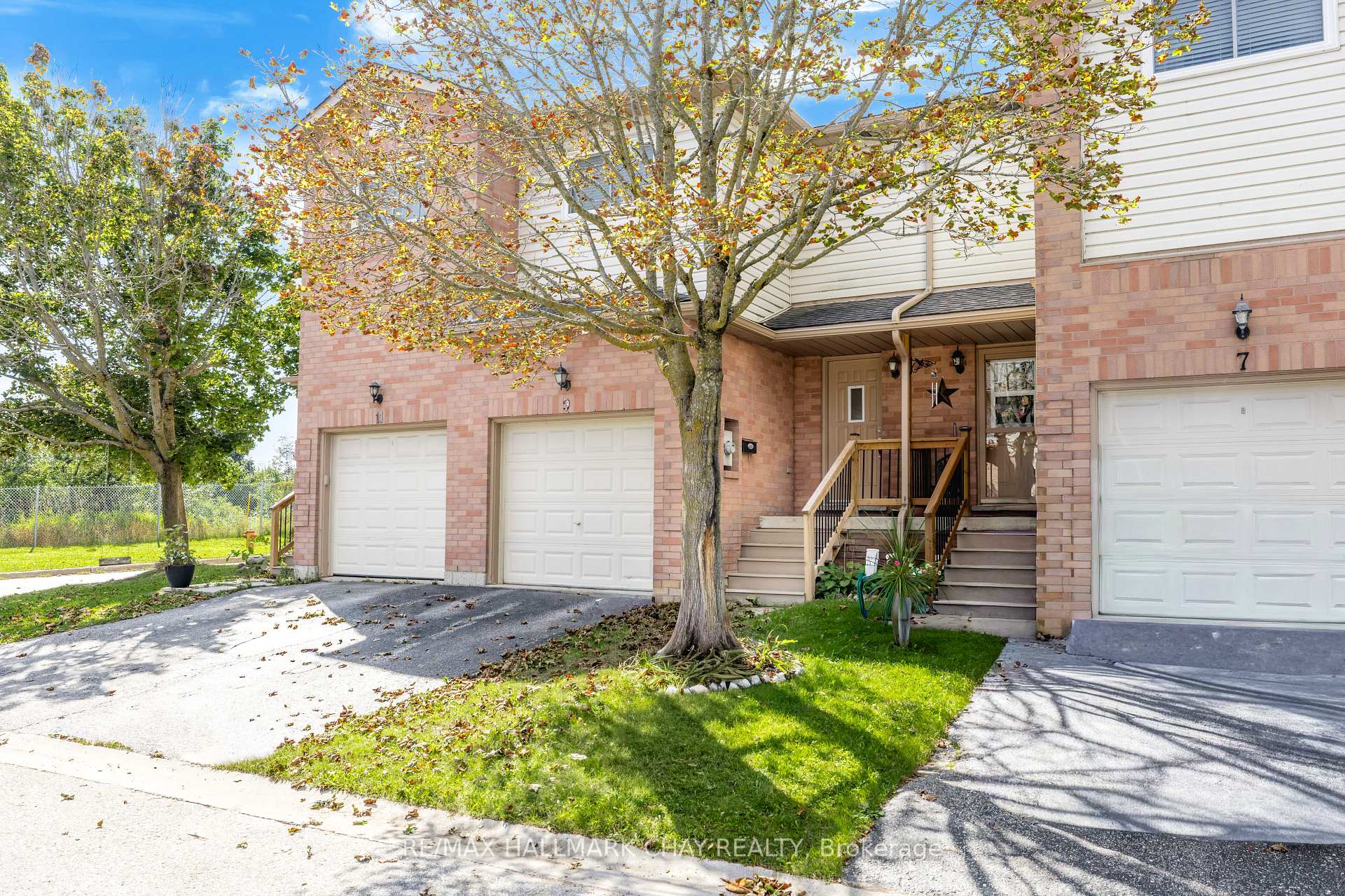Photo 2 of Unit 9, 531 High Street, Orillia — HOMEH