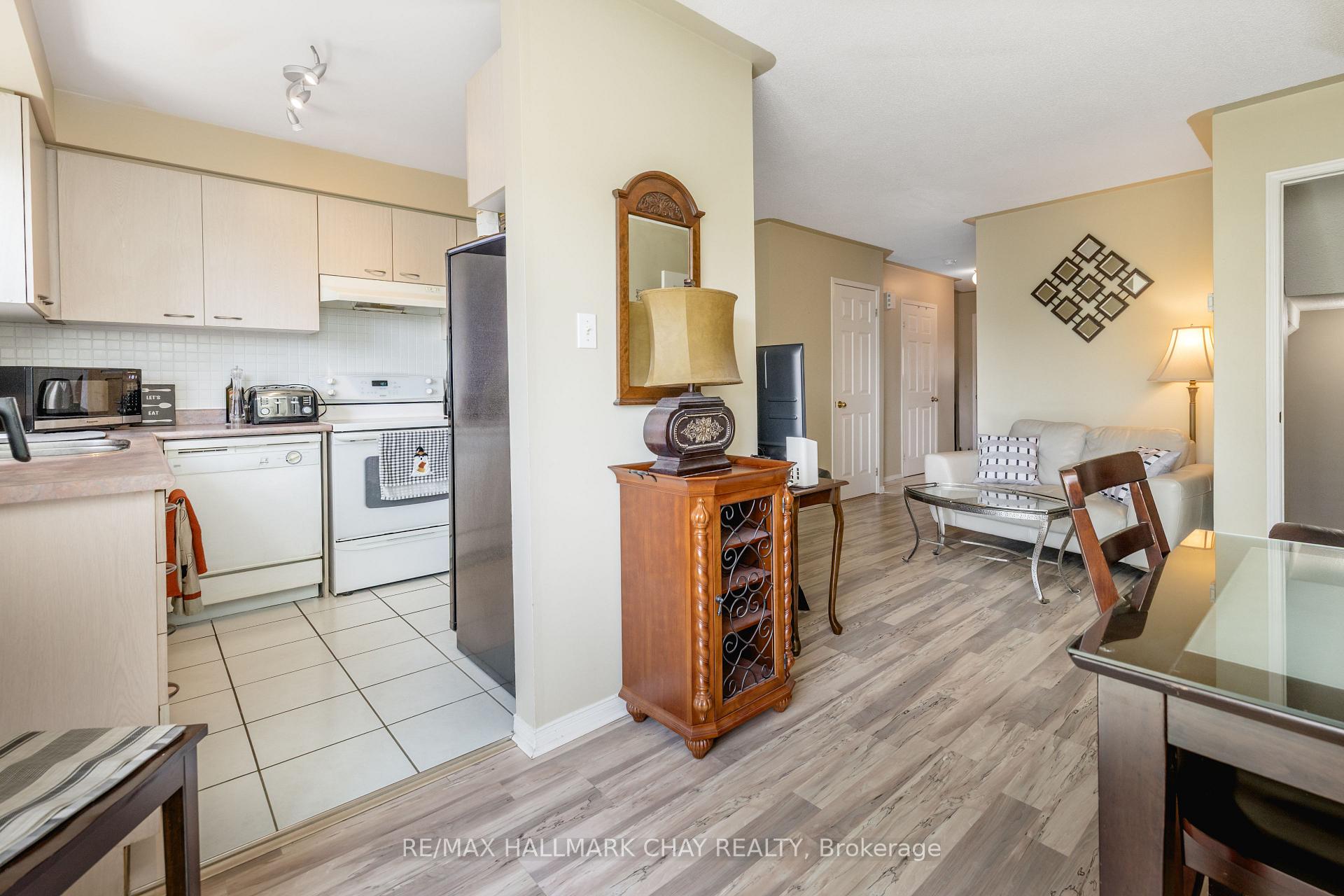 Photo 6 of Unit 9, 531 High Street, Orillia — HOMEH
