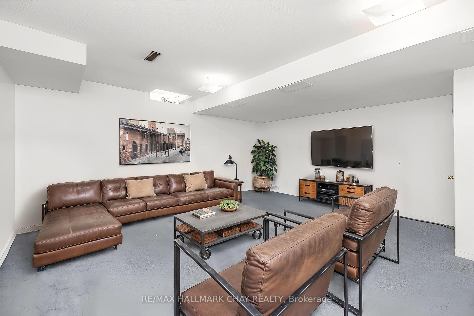 Photo 19 of Unit 9, 531 High Street, Orillia — HOMEH