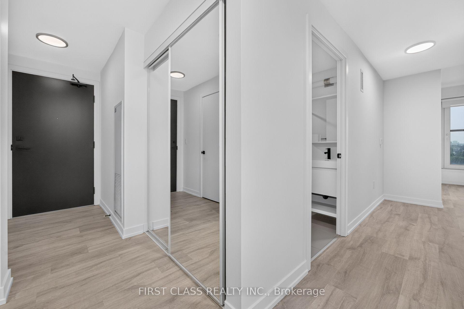 Photo 8 of Unit 702, 2 Augusta Avenue, Toronto, Waterfront Communities — HOMEH