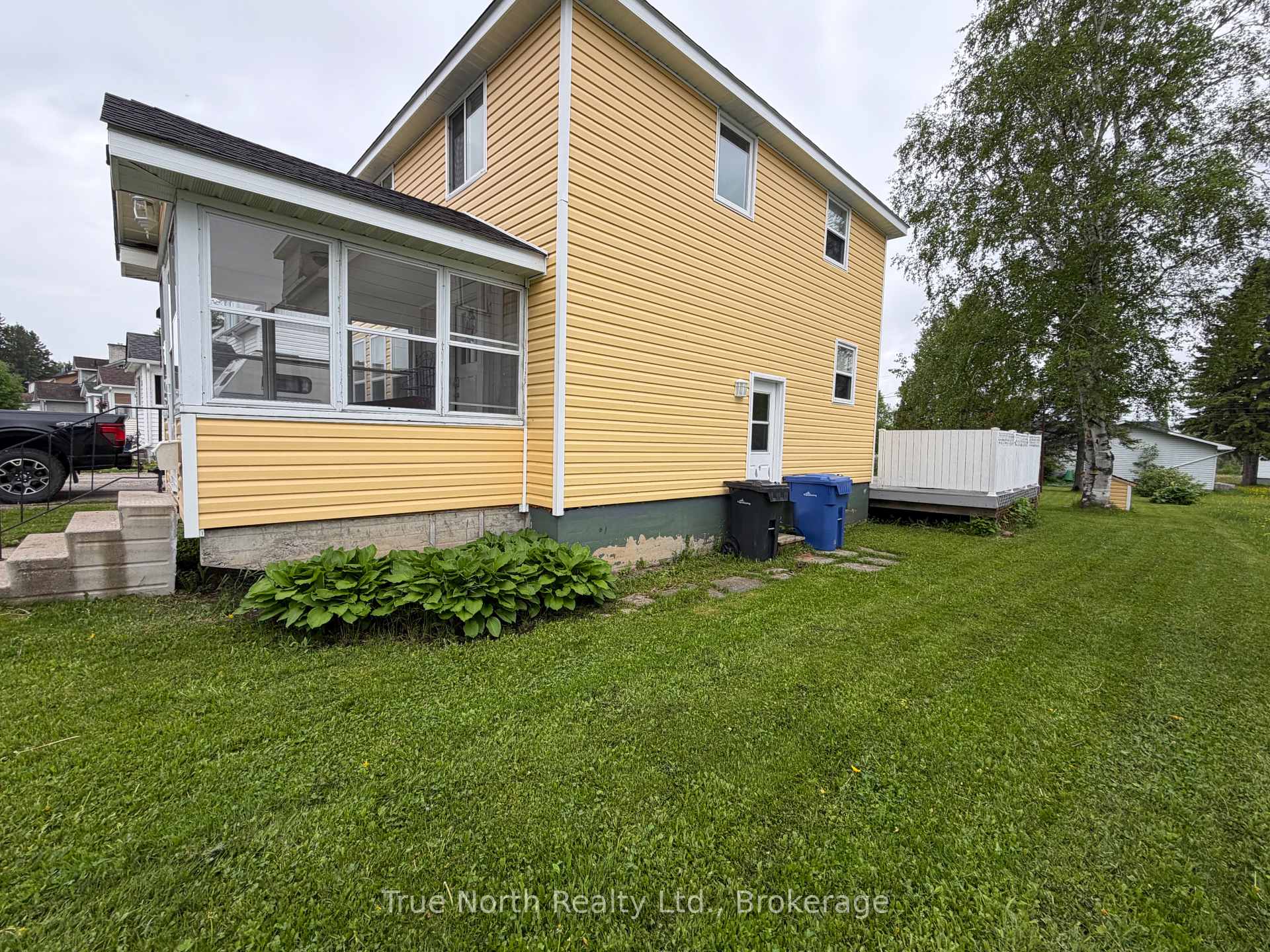 Photo 2 of 35 Devonshire Street, Kapuskasing — HOMEH