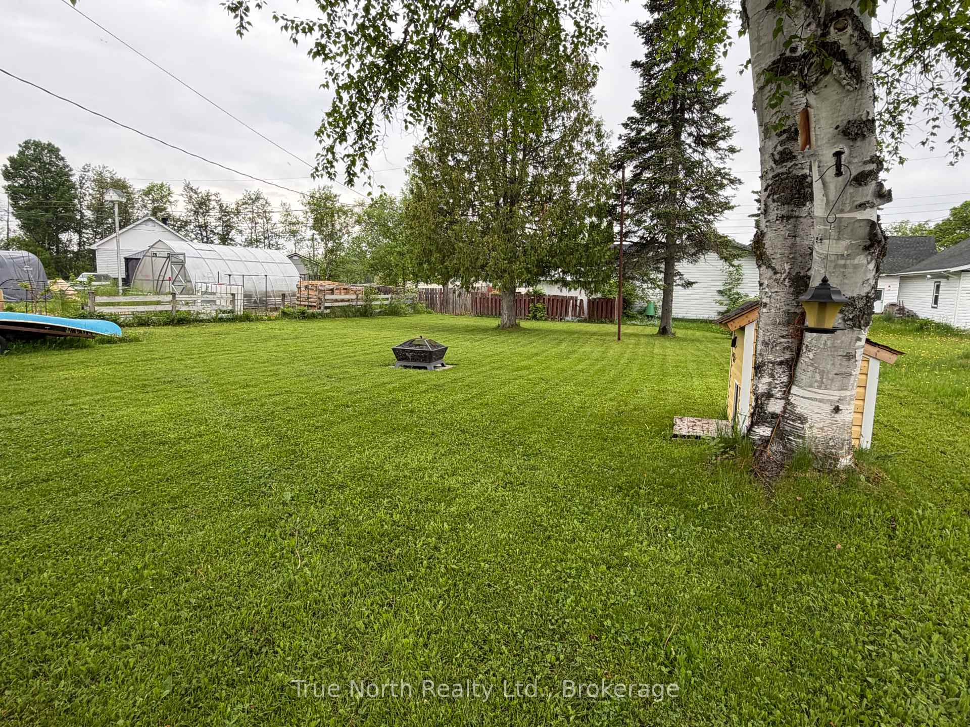 Photo 3 of 35 Devonshire Street, Kapuskasing — HOMEH