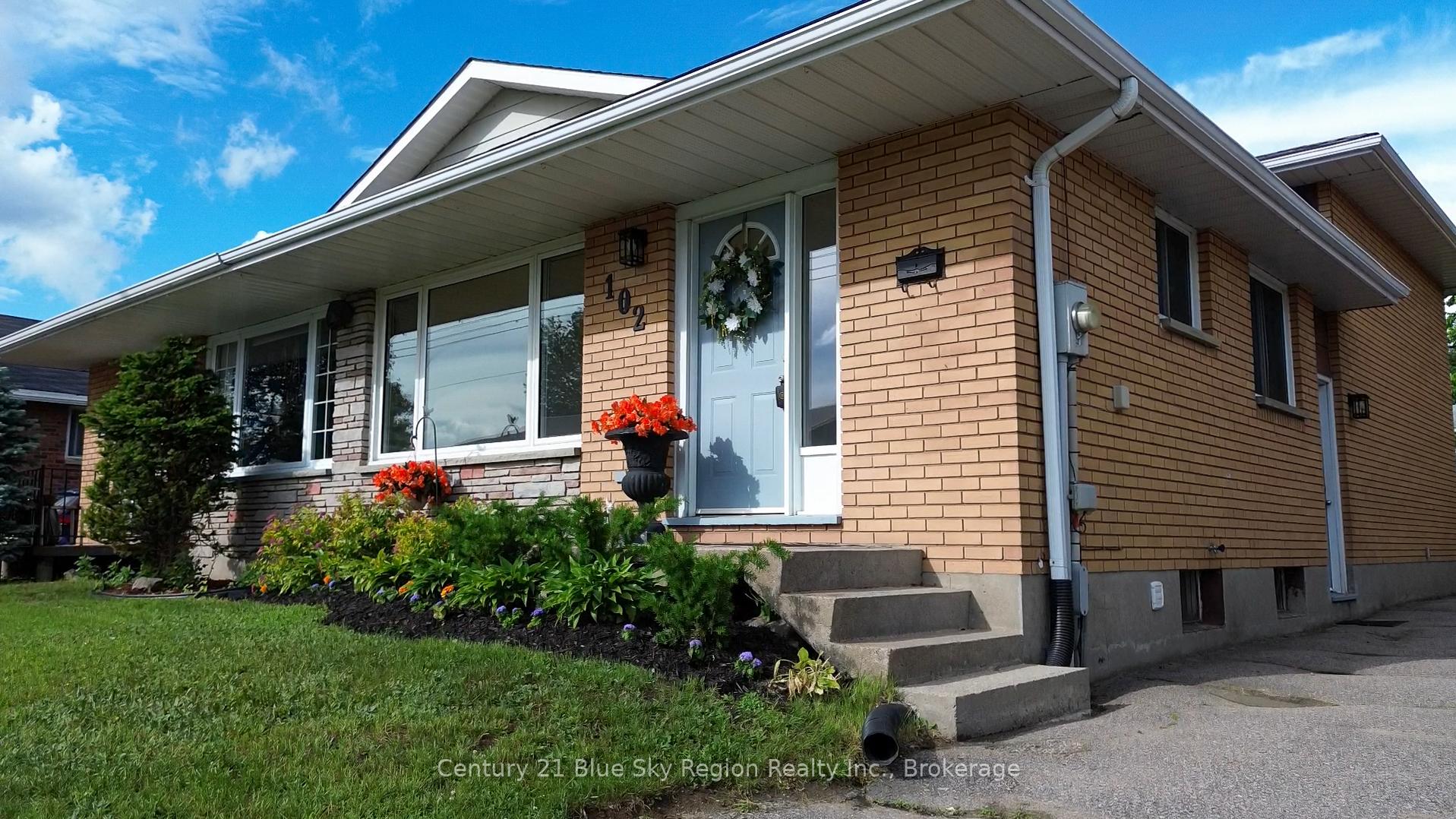 Photo 2 of 102 Lee Avenue, North Bay, Ferris — HOMEH