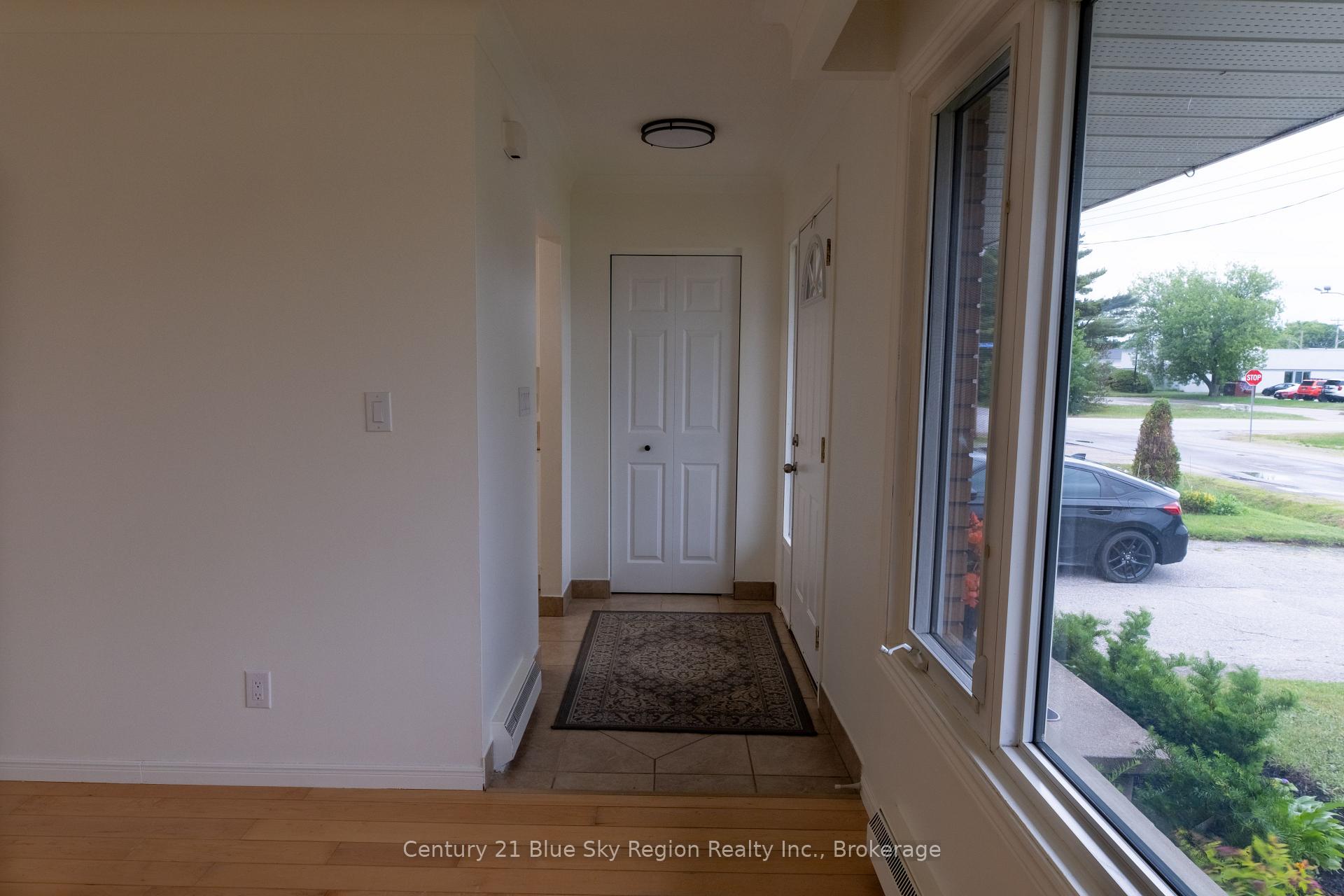 Photo 4 of 102 Lee Avenue, North Bay, Ferris — HOMEH