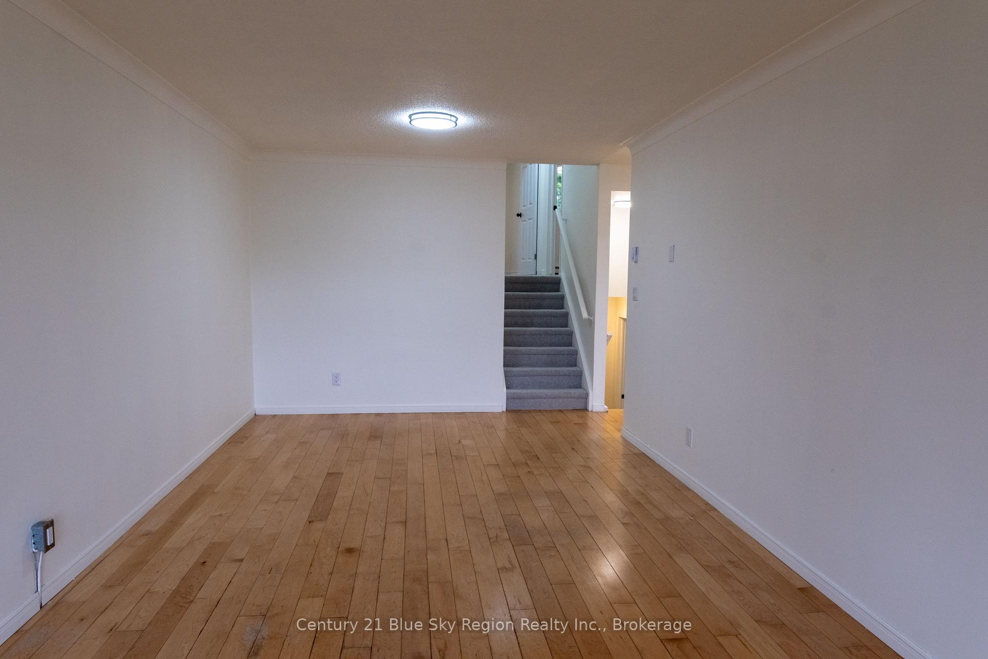 Photo 6 of 102 Lee Avenue, North Bay, Ferris — HOMEH