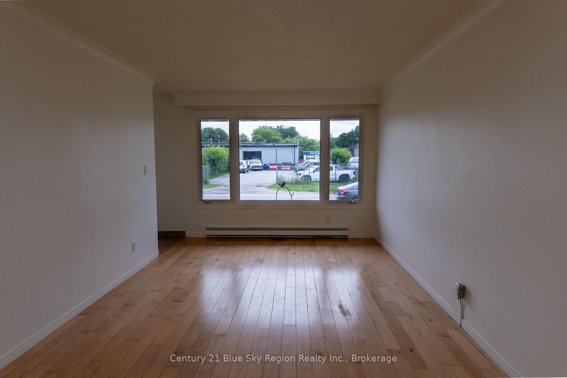 Photo 7 of 102 Lee Avenue, North Bay, Ferris — HOMEH