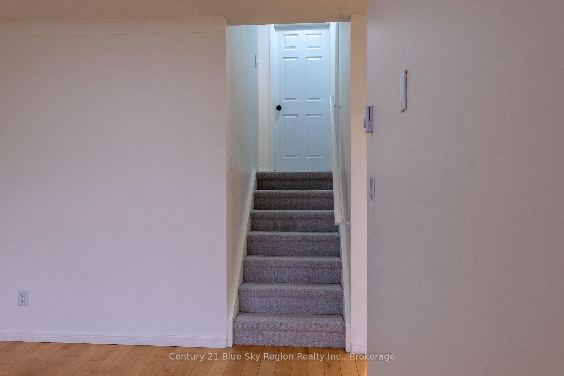 Photo 12 of 102 Lee Avenue, North Bay, Ferris — HOMEH