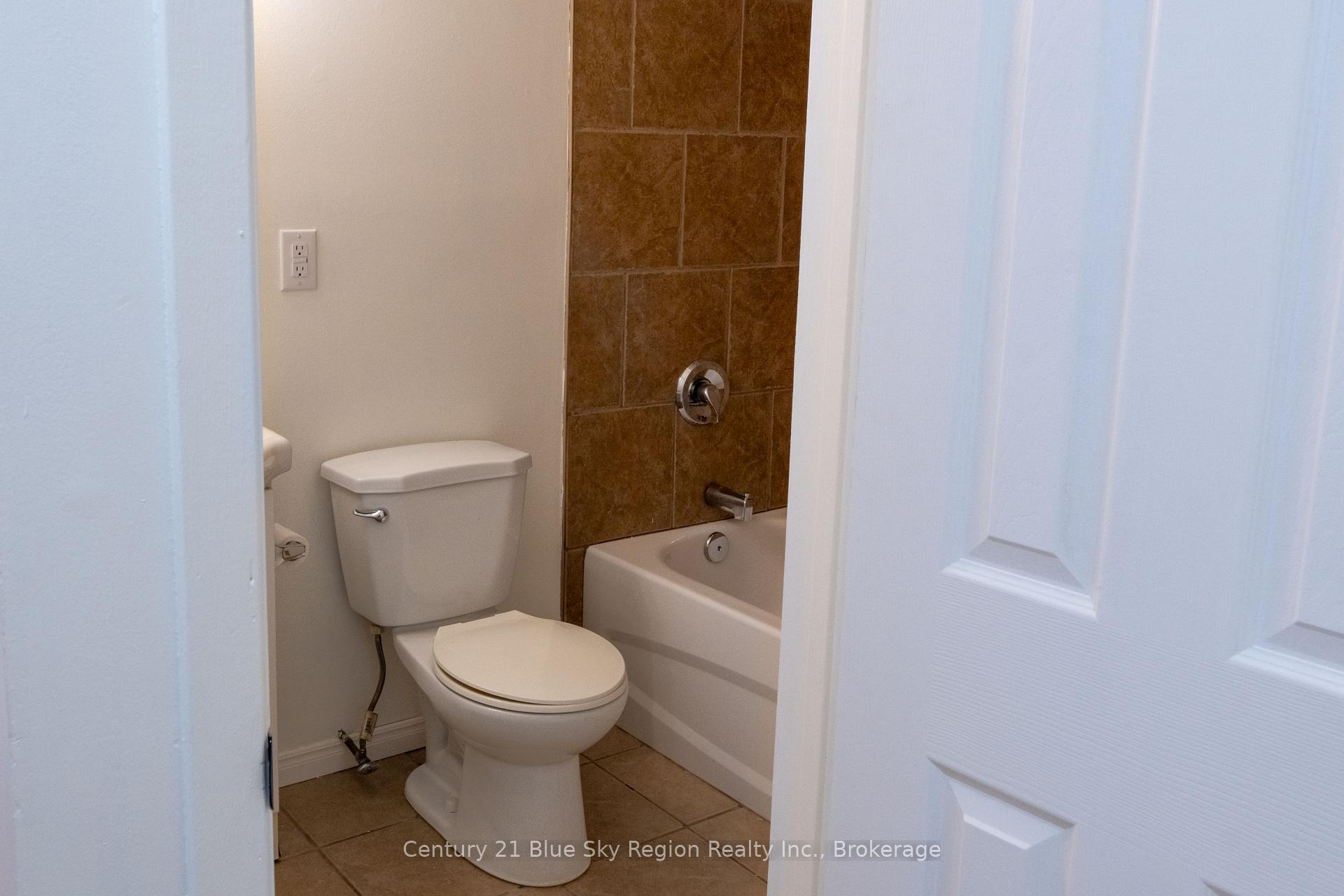 Photo 20 of 102 Lee Avenue, North Bay, Ferris — HOMEH