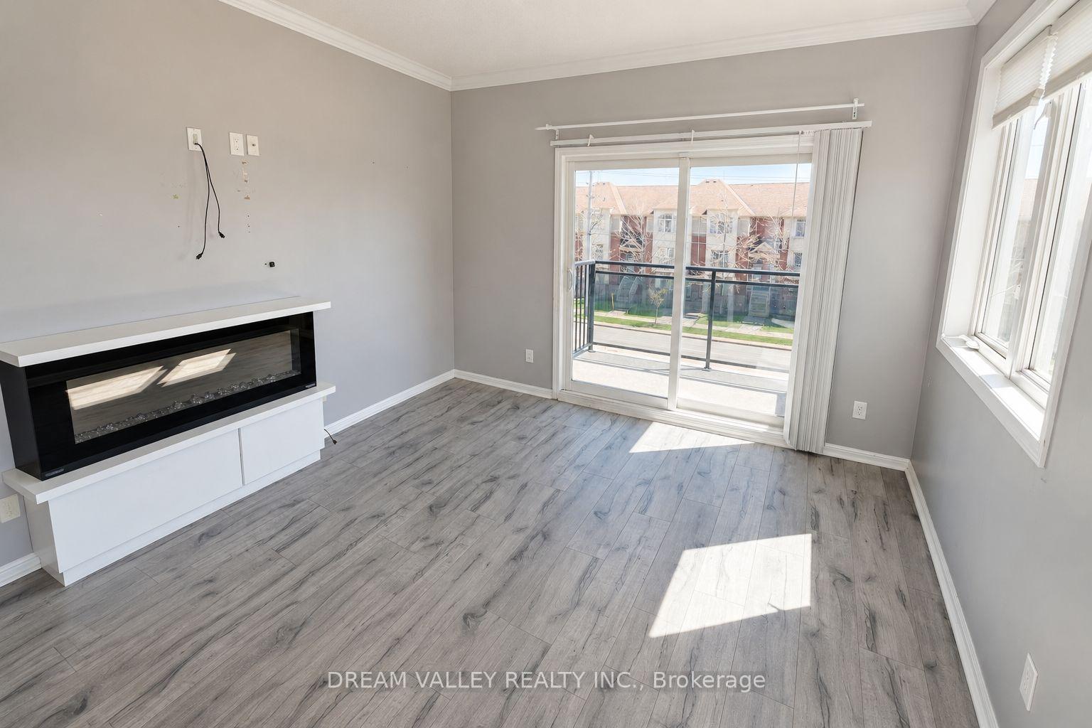 Photo 2 of Unit 310, 3075 Thomas Street, Mississauga, Churchill Meadows — HOMEH
