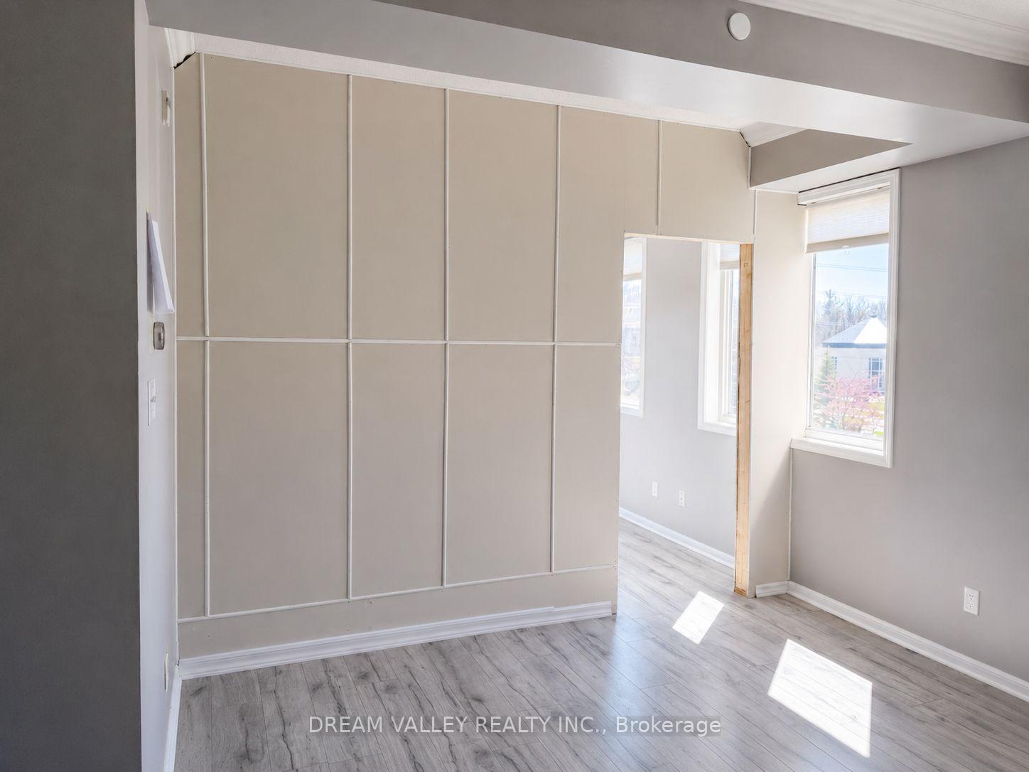 Photo 3 of Unit 310, 3075 Thomas Street, Mississauga, Churchill Meadows — HOMEH