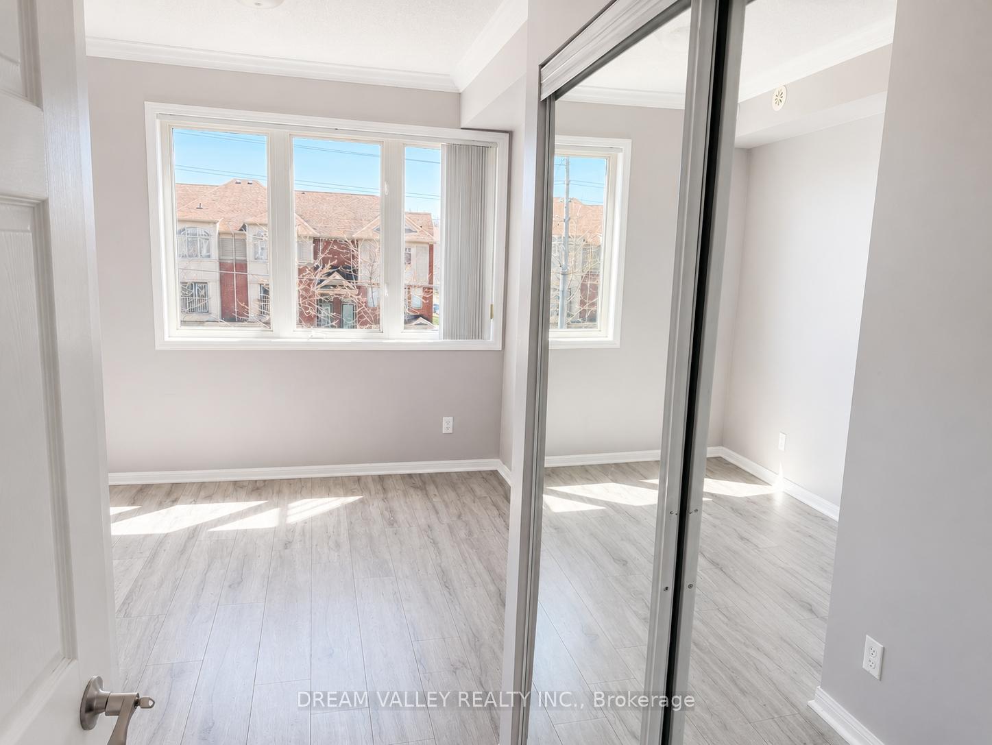 Photo 7 of Unit 310, 3075 Thomas Street, Mississauga, Churchill Meadows — HOMEH