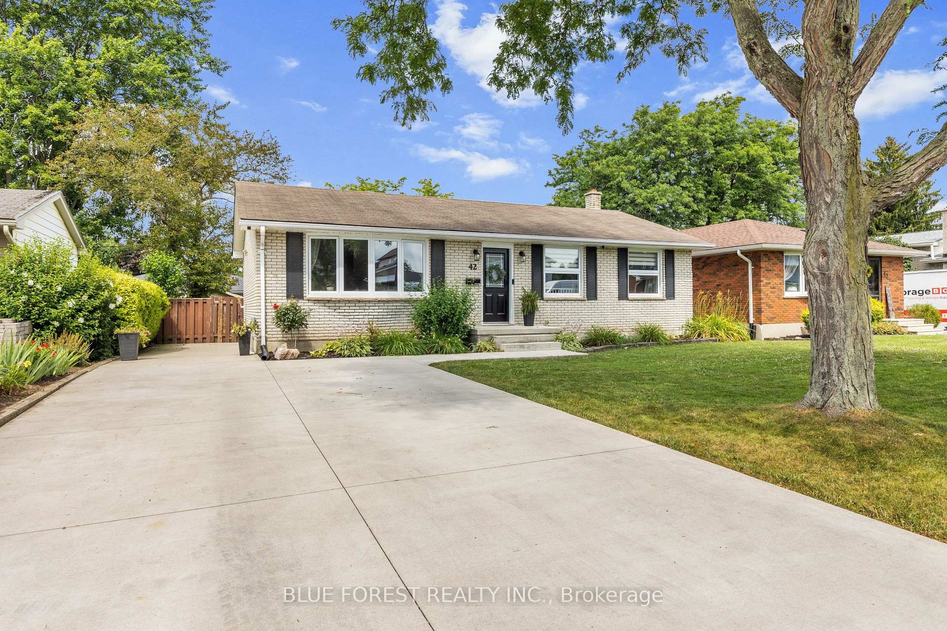 Photo 2 of 42 Dunwich Drive, St. Thomas — HOMEH