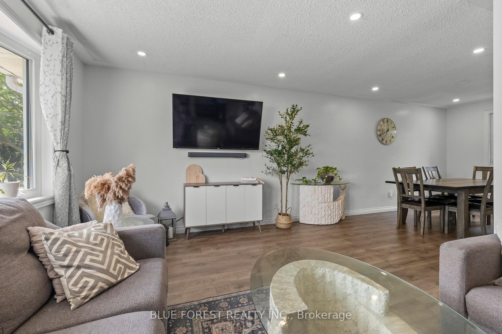 Photo 3 of 42 Dunwich Drive, St. Thomas — HOMEH